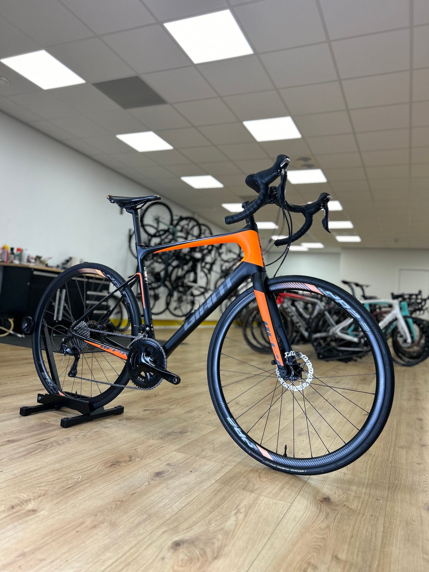 Giant Defy Carbon Disc Racefiets