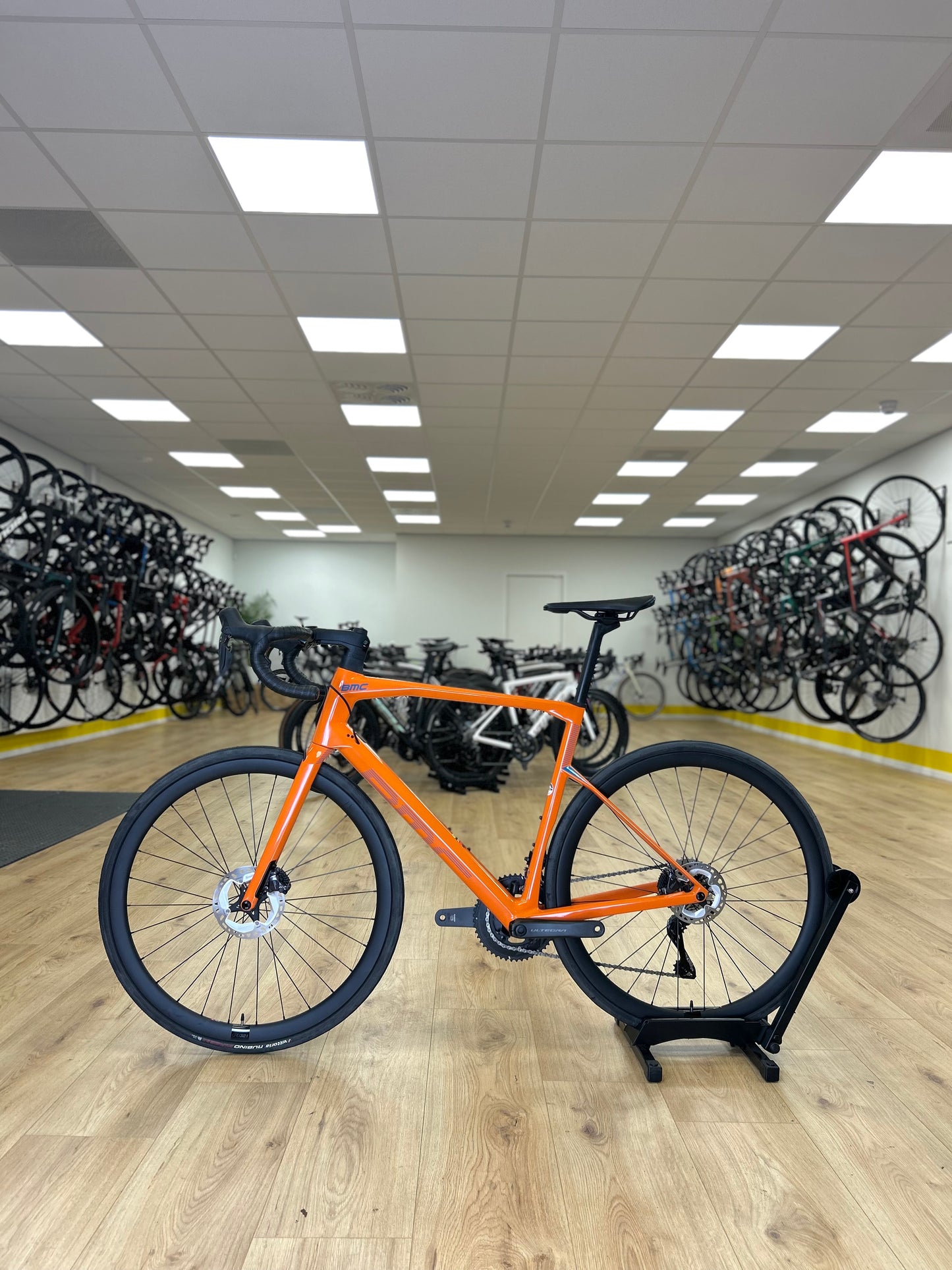 NIEUW BMC RoadMachine One Di2 Carbon Disc Racefiets