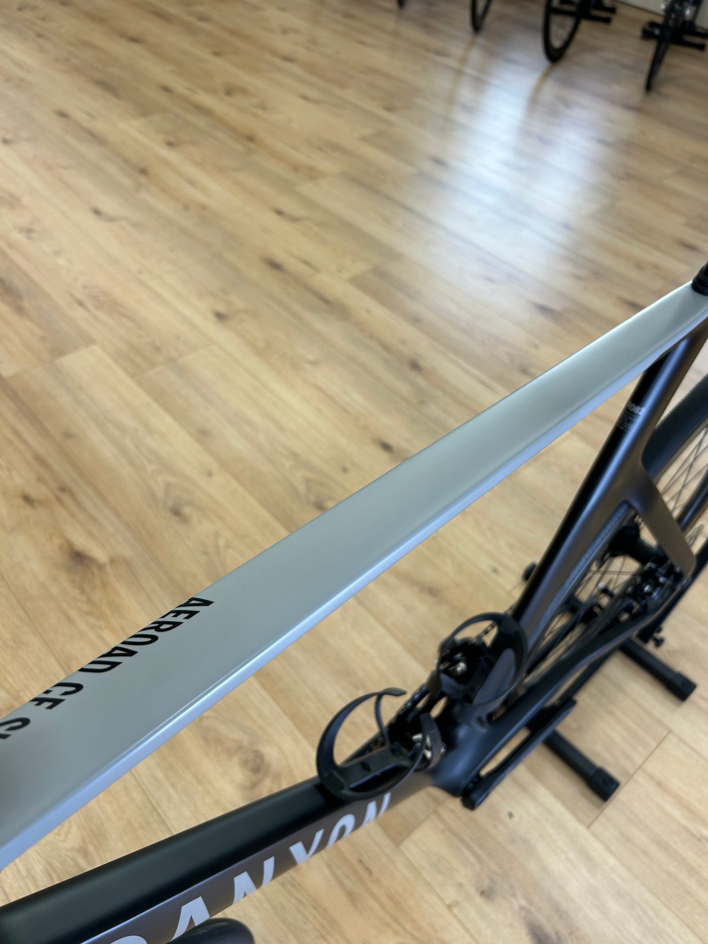 XXL Canyon Aeroad Carbon Disc Road Bike