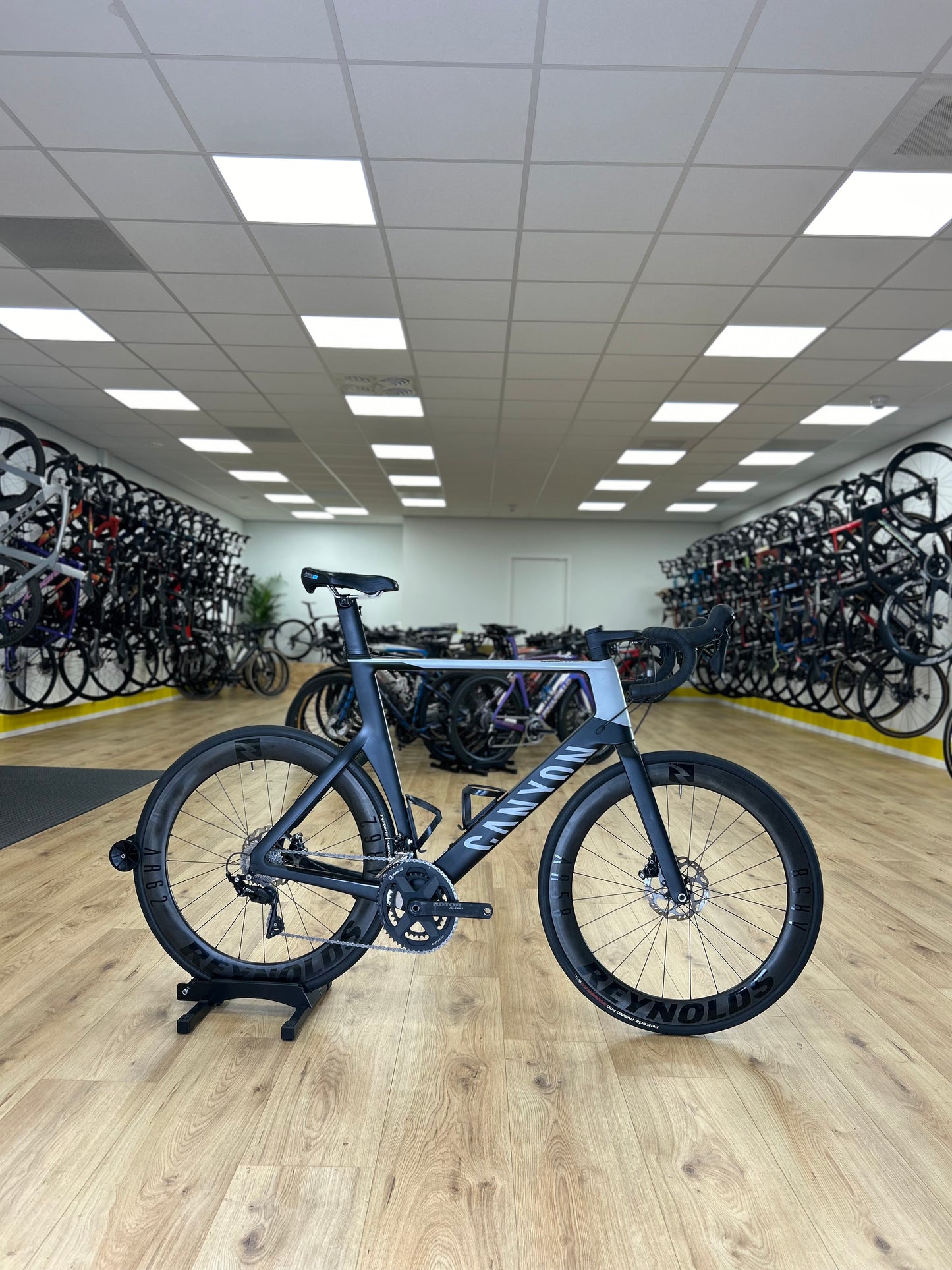 XXL Canyon Aeroad Carbon Disc Road Bike