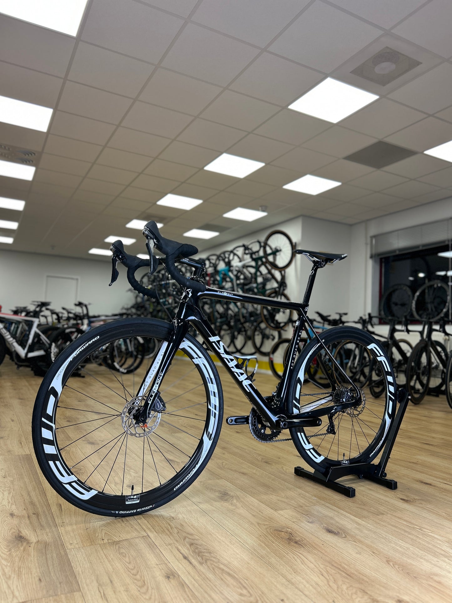 Isaac Element Carbon Racefiets
