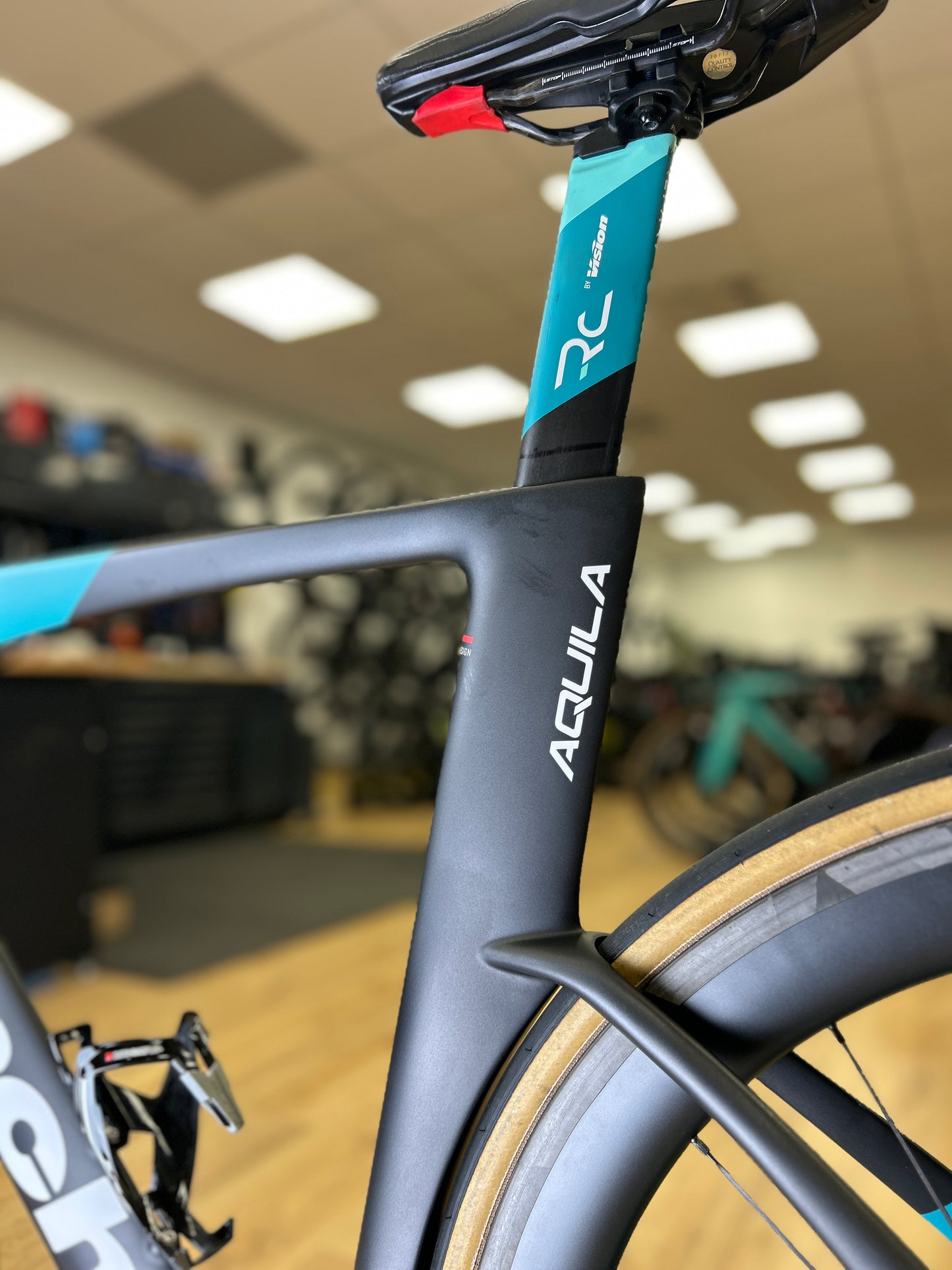Bianchi Aquila CV Di2 Carbon Racefiets