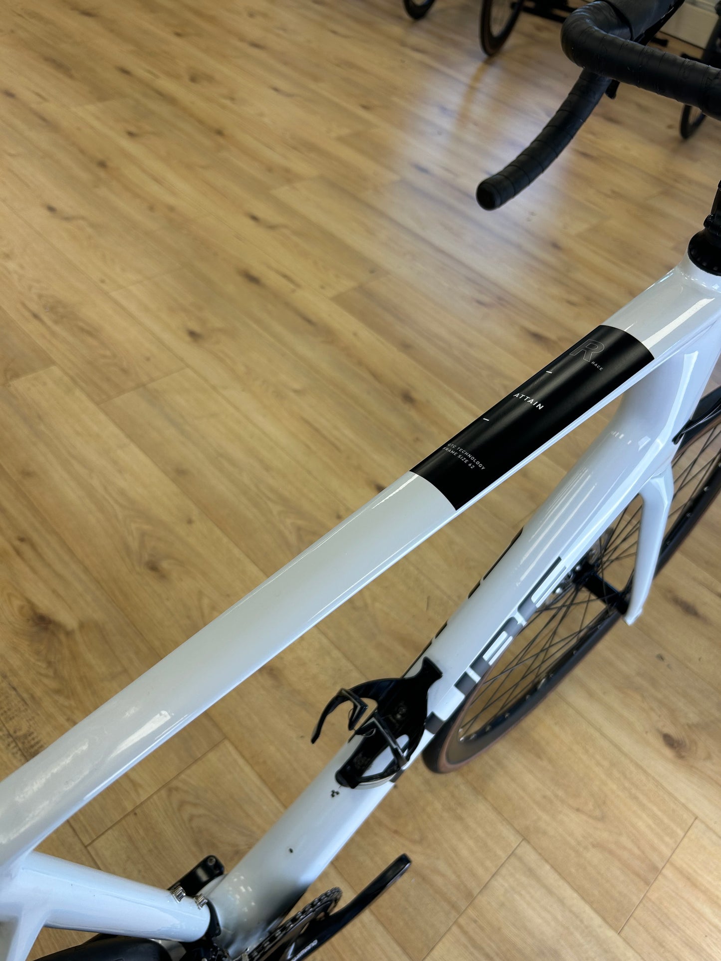 Cube Attain Carbon Disc Racefiets