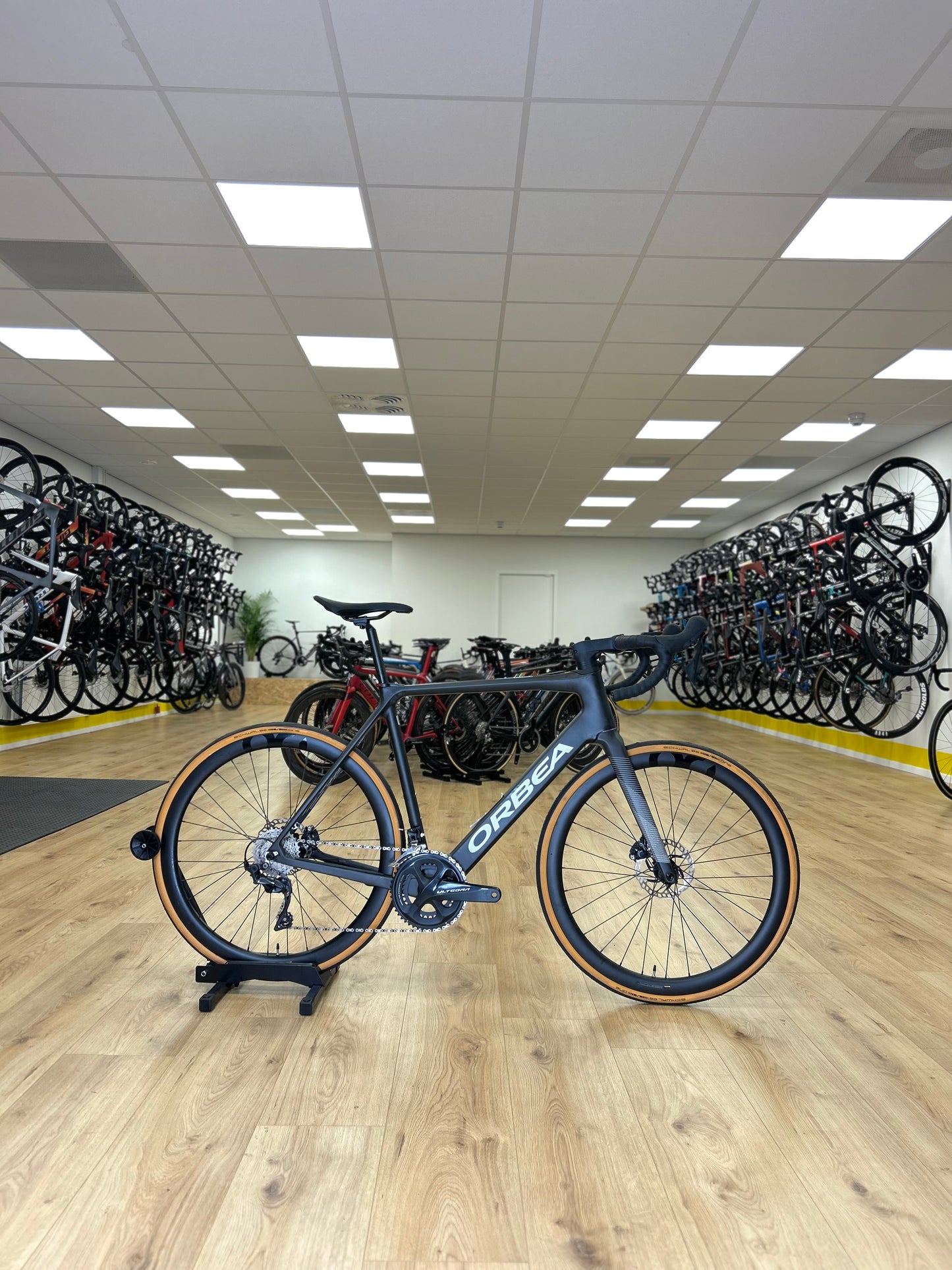 0km Showroom Model Orbea Gain M20 Ultegra Carbon Racing Bike