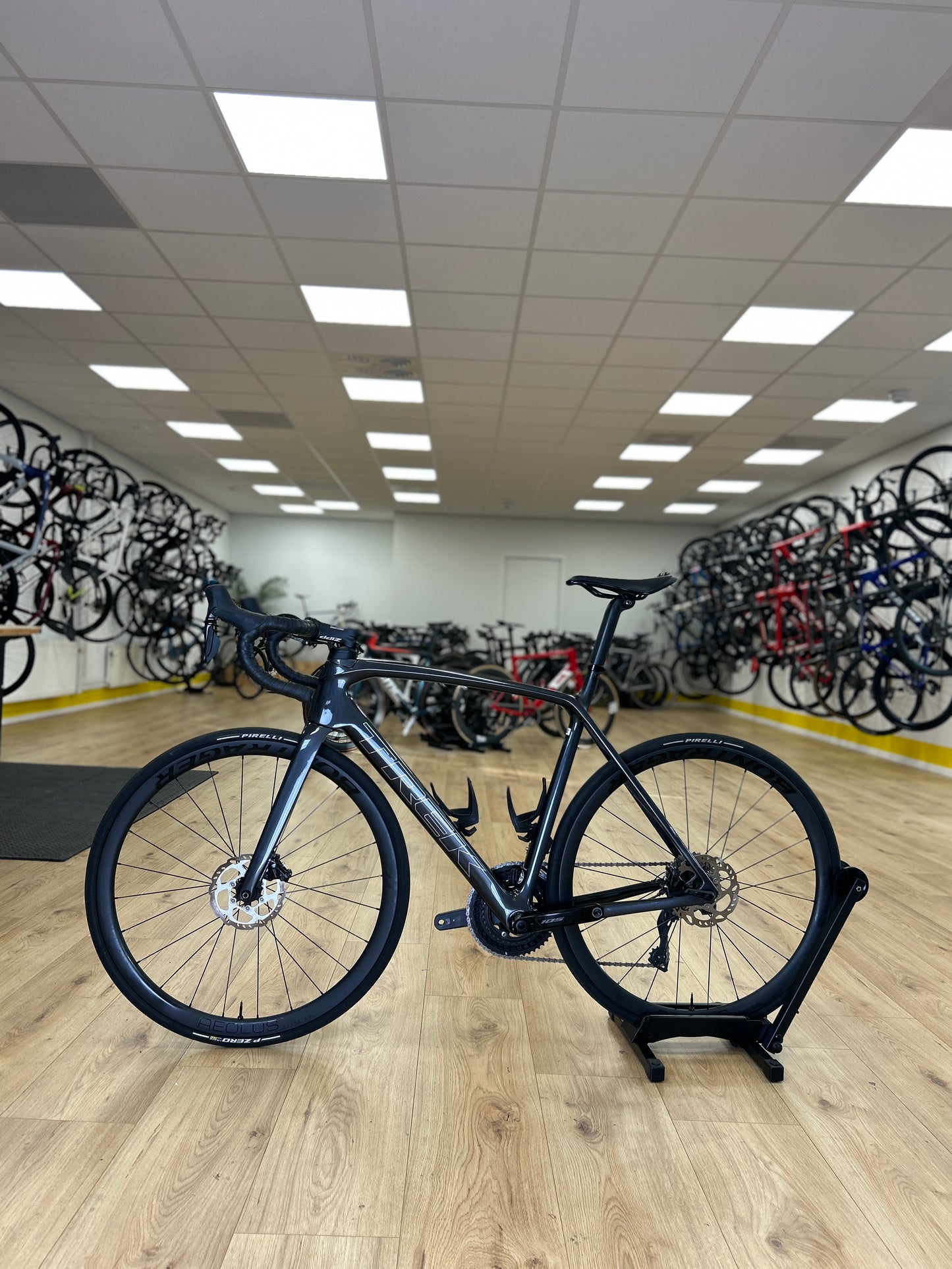 250km Trek Émonda SL6 Di2 Carbon Racefiets