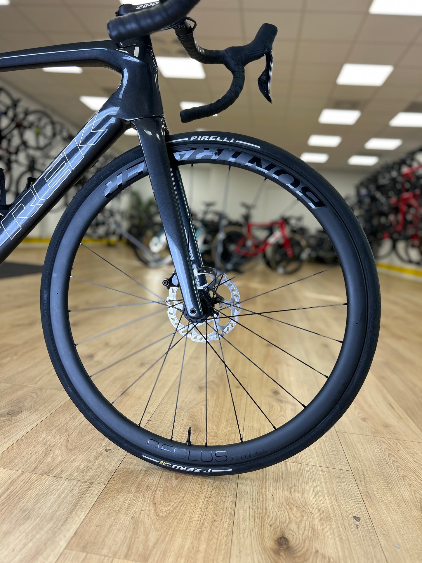 250km Trek Émonda SL6 Di2 Carbon Racefiets