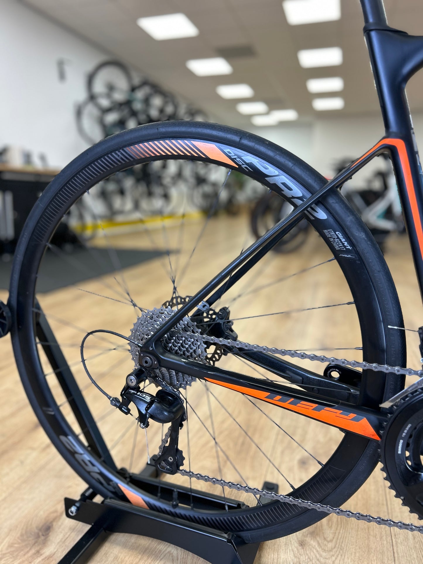 Giant Defy Carbon Disc Racefiets