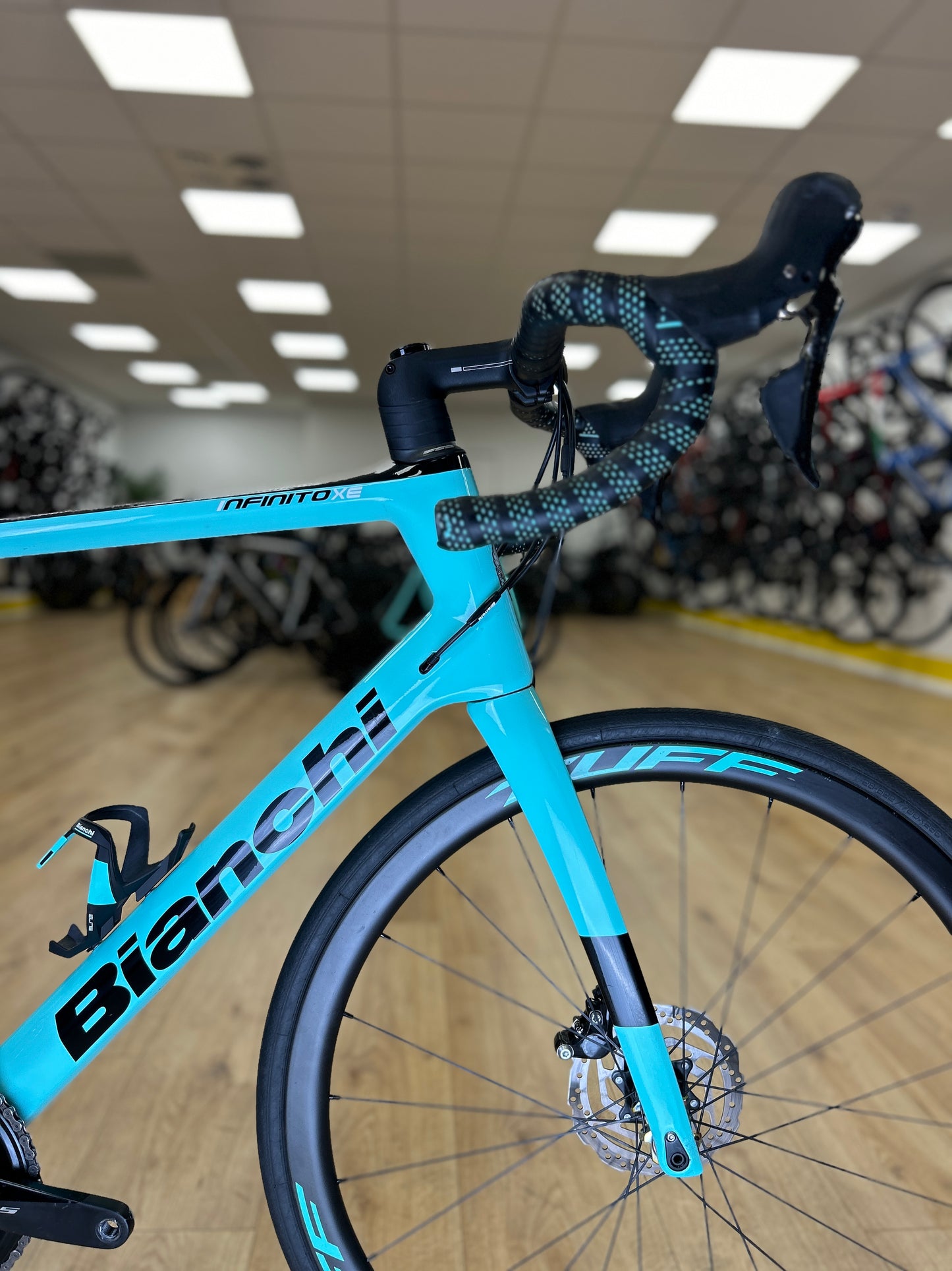 Bianchi Infinito Carbon Disc Racefiets