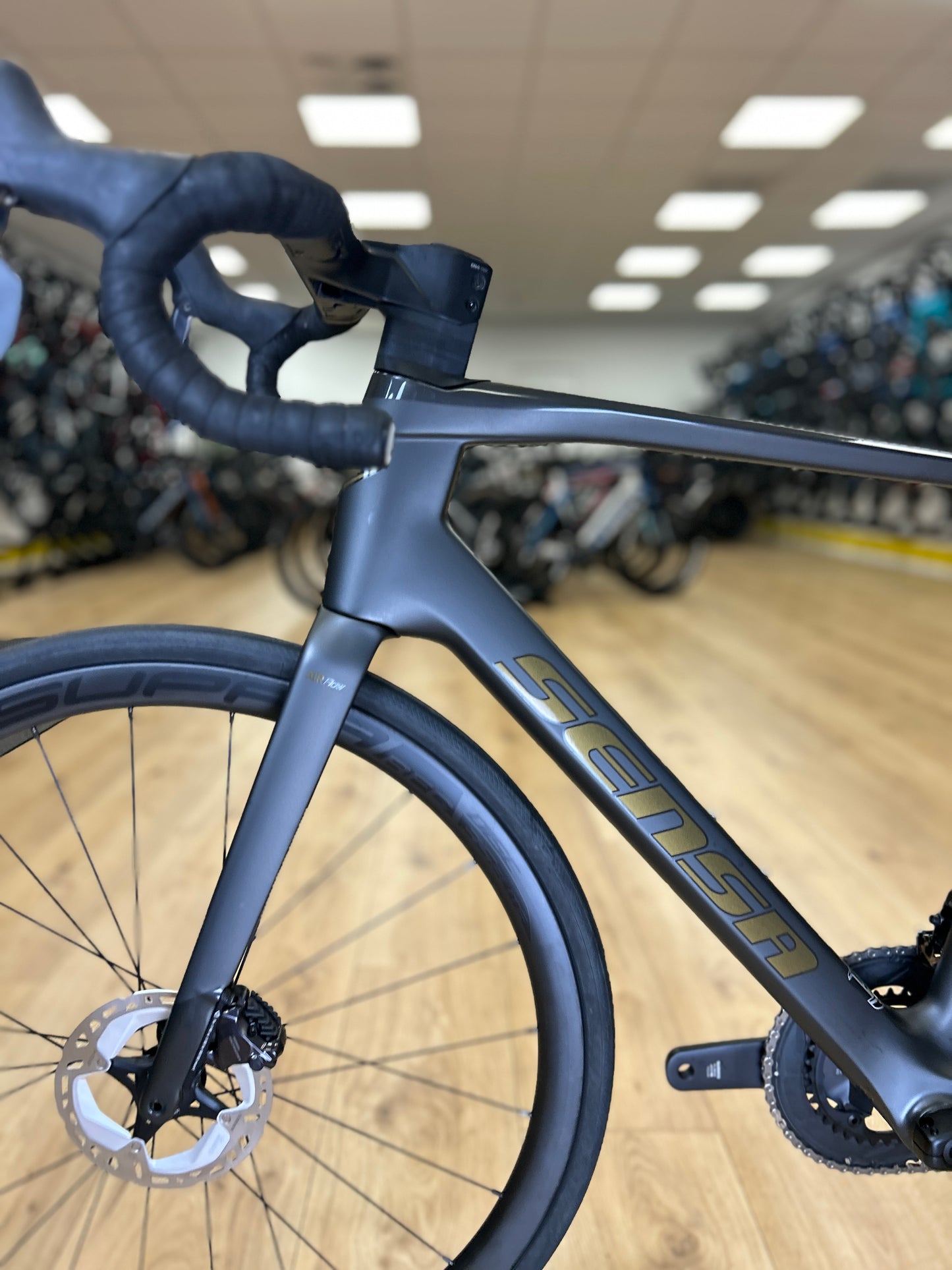 0km Showroom Model Sensa Giulia GF Di2 Carbon Racefiets