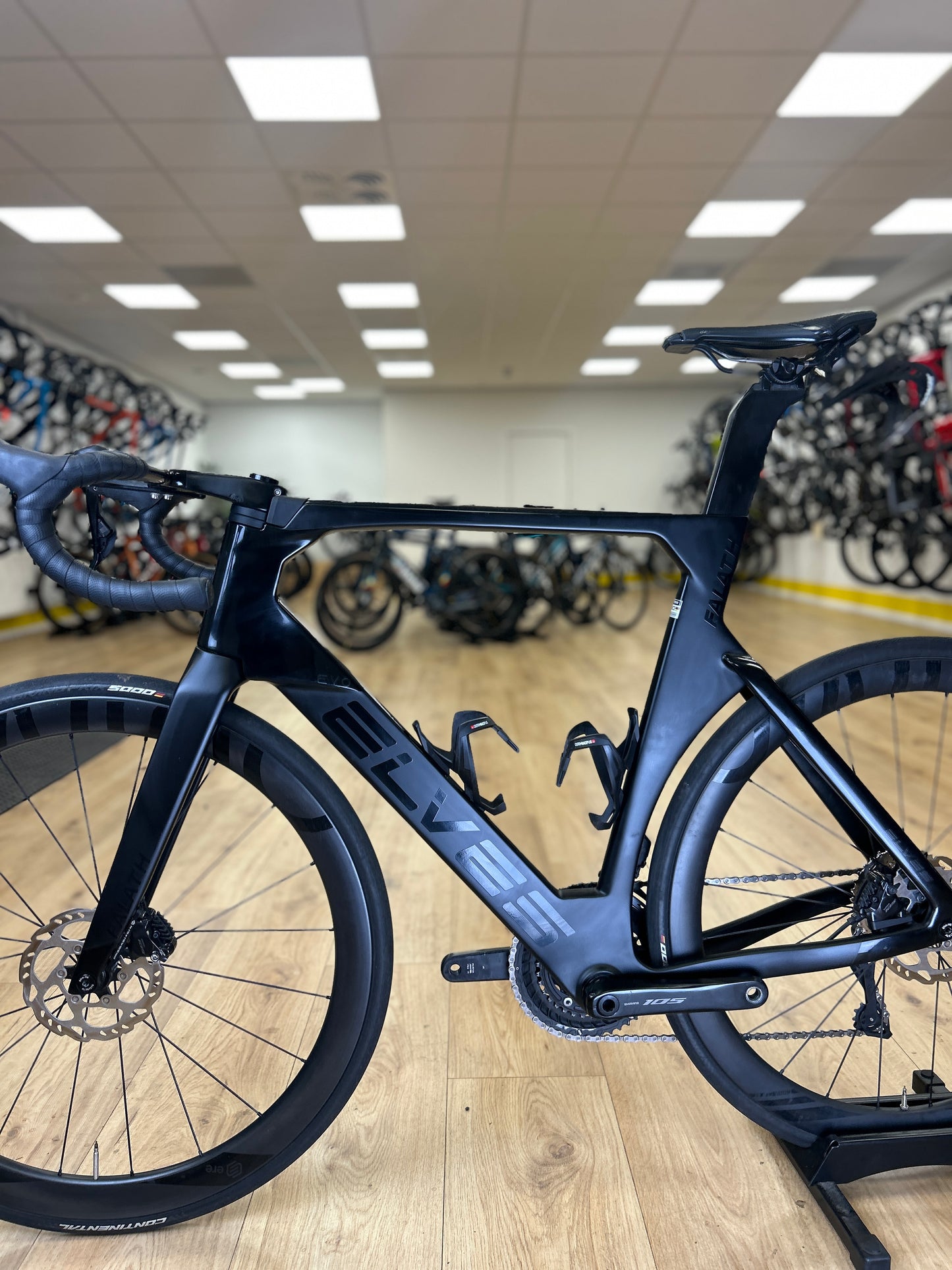 Elves Falath Pro Di2 Carbon Racefiets