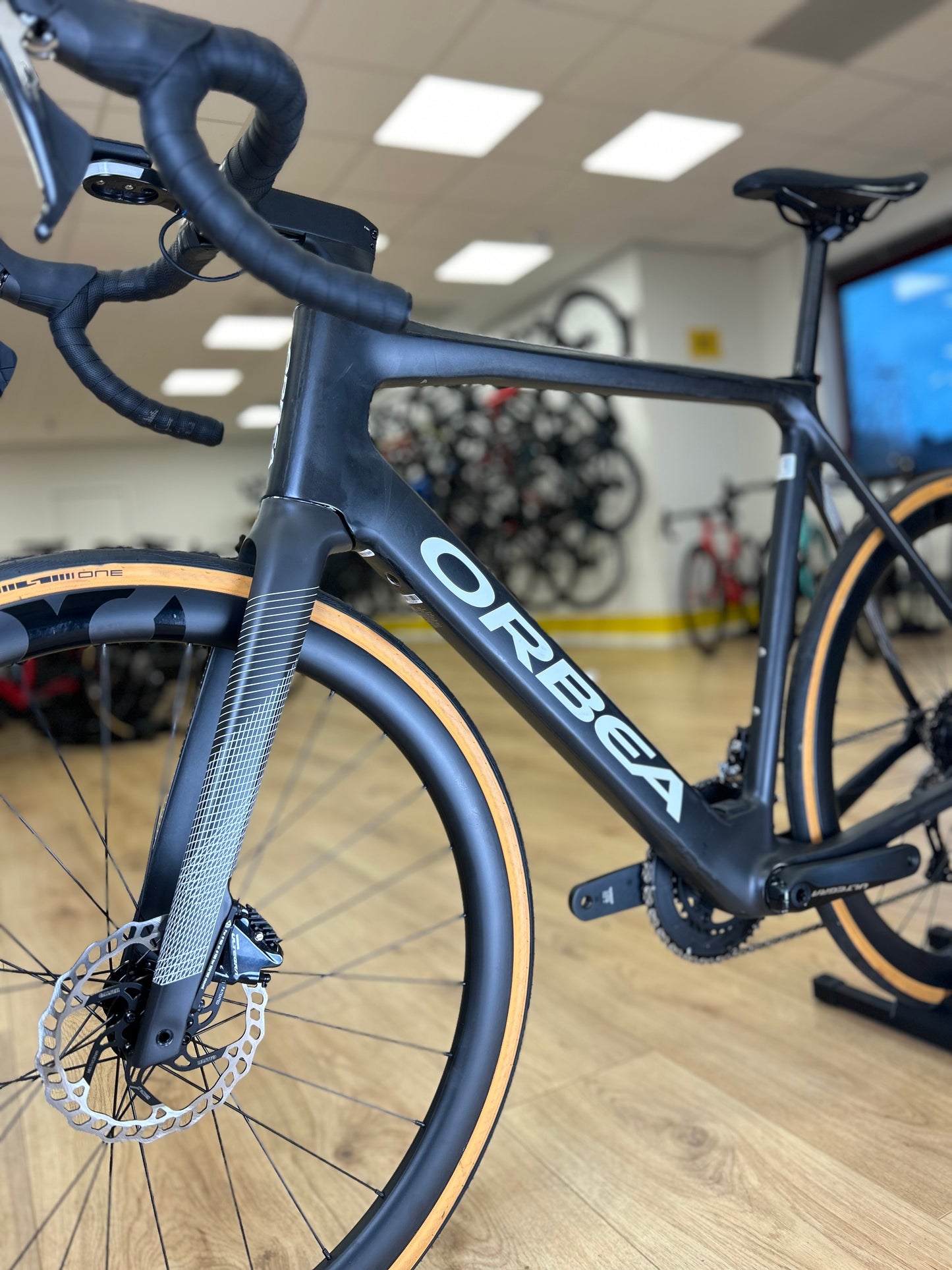 0km Showroom Model Orbea Gain M20 Ultegra Carbon Racing Bike
