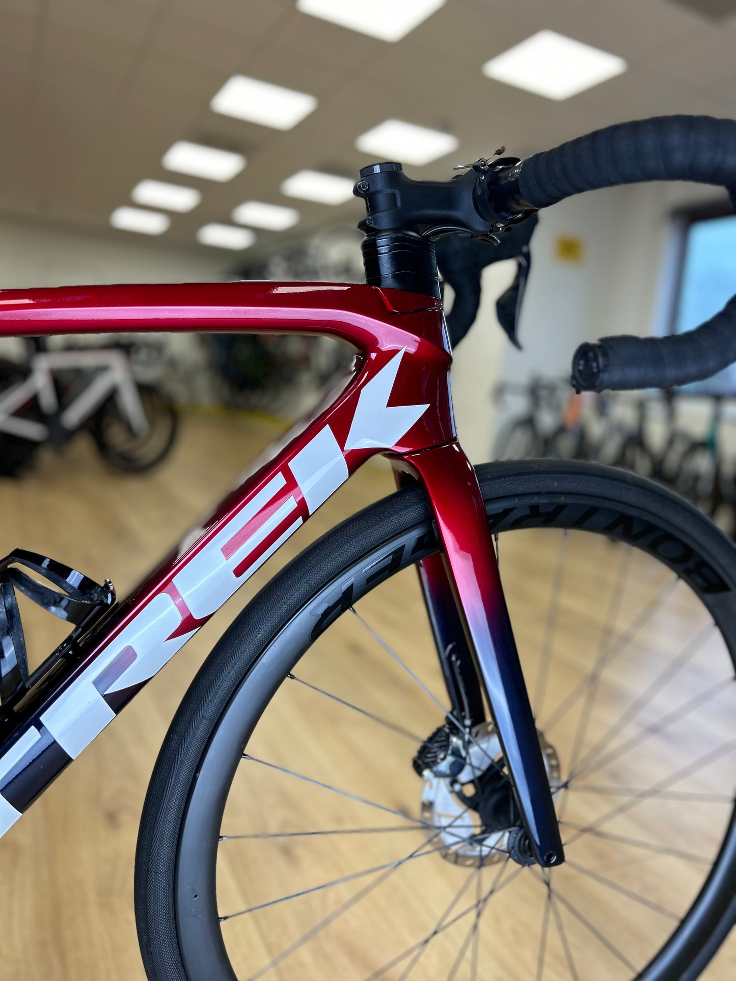 Trek Emonda SLR7 Di2 Carbon Disc Racefiets