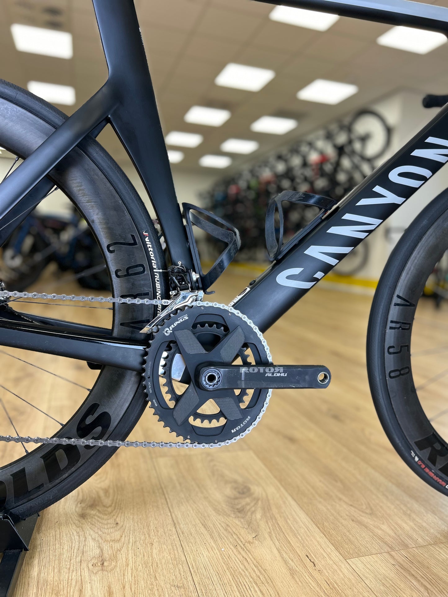 XXL Canyon Aeroad Carbon Disc Road Bike