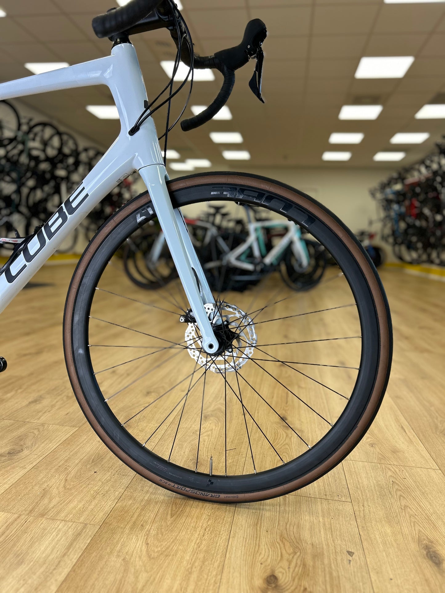 Cube Attain Carbon Disc Racefiets
