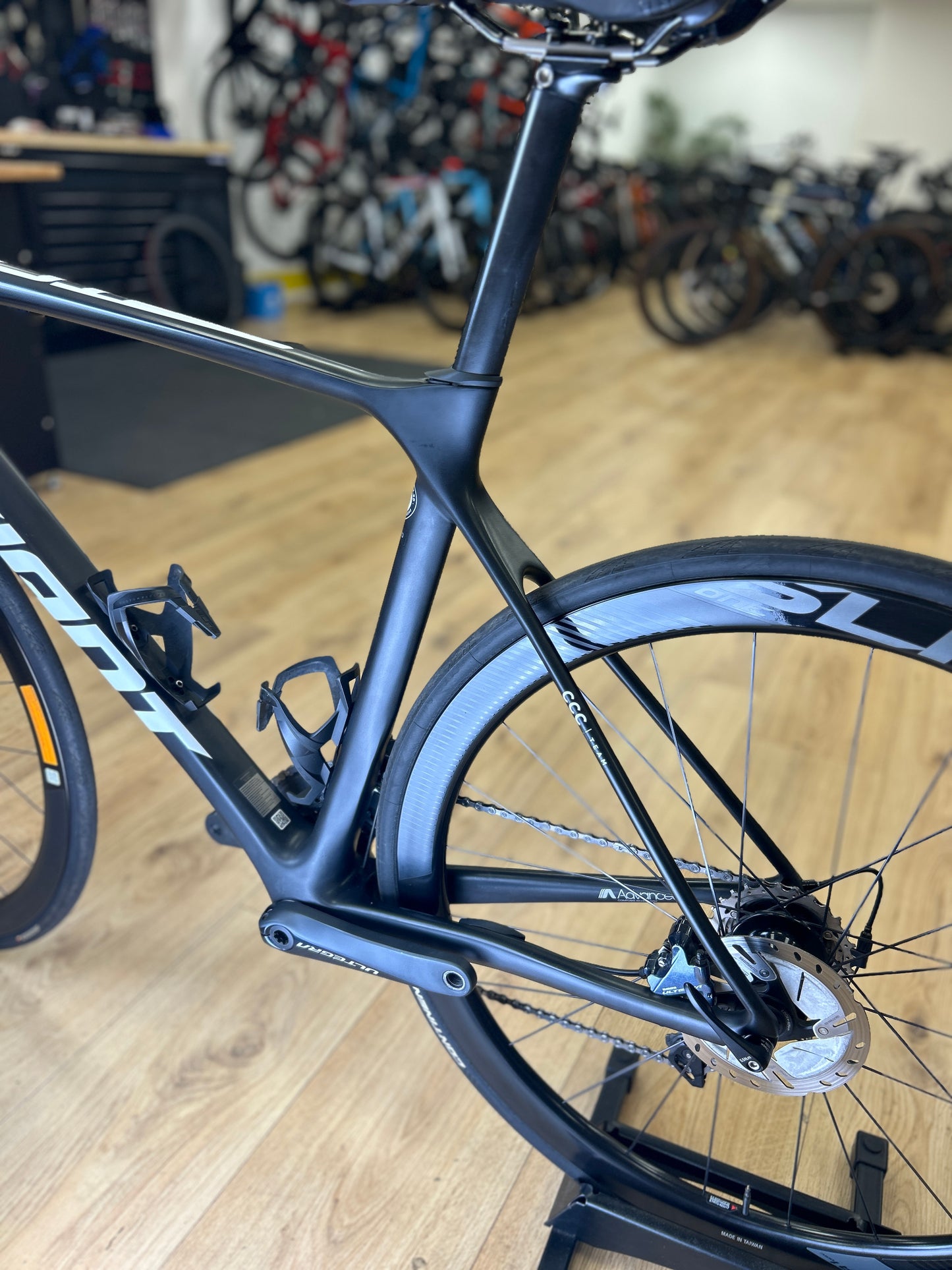 Giant TCR Disc Team CCC Carbon Racefiets
