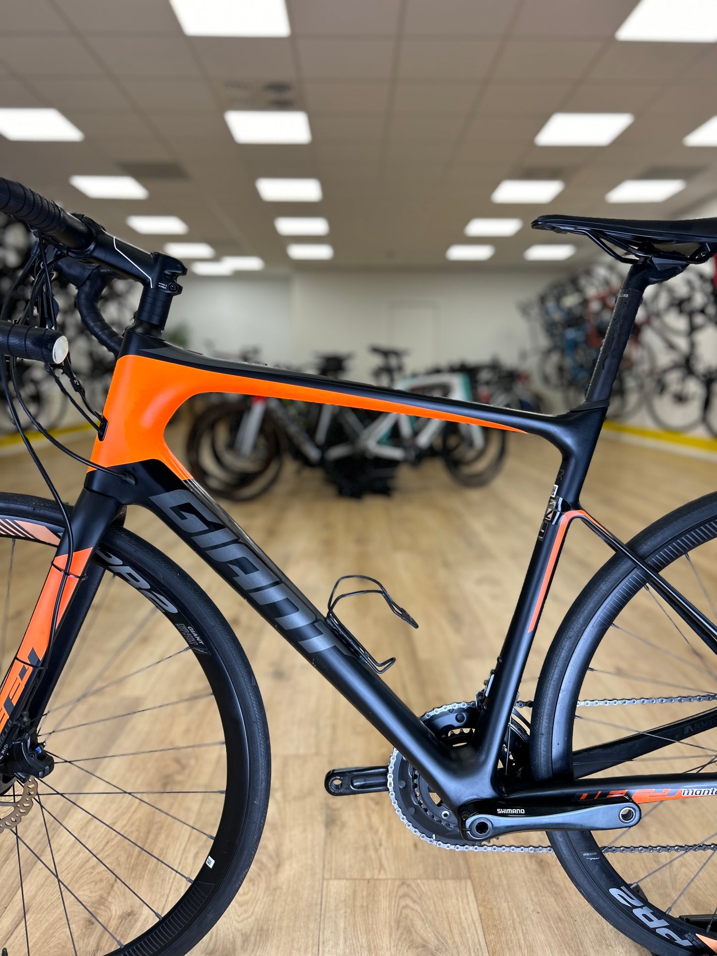 Giant Defy Carbon Disc Racefiets