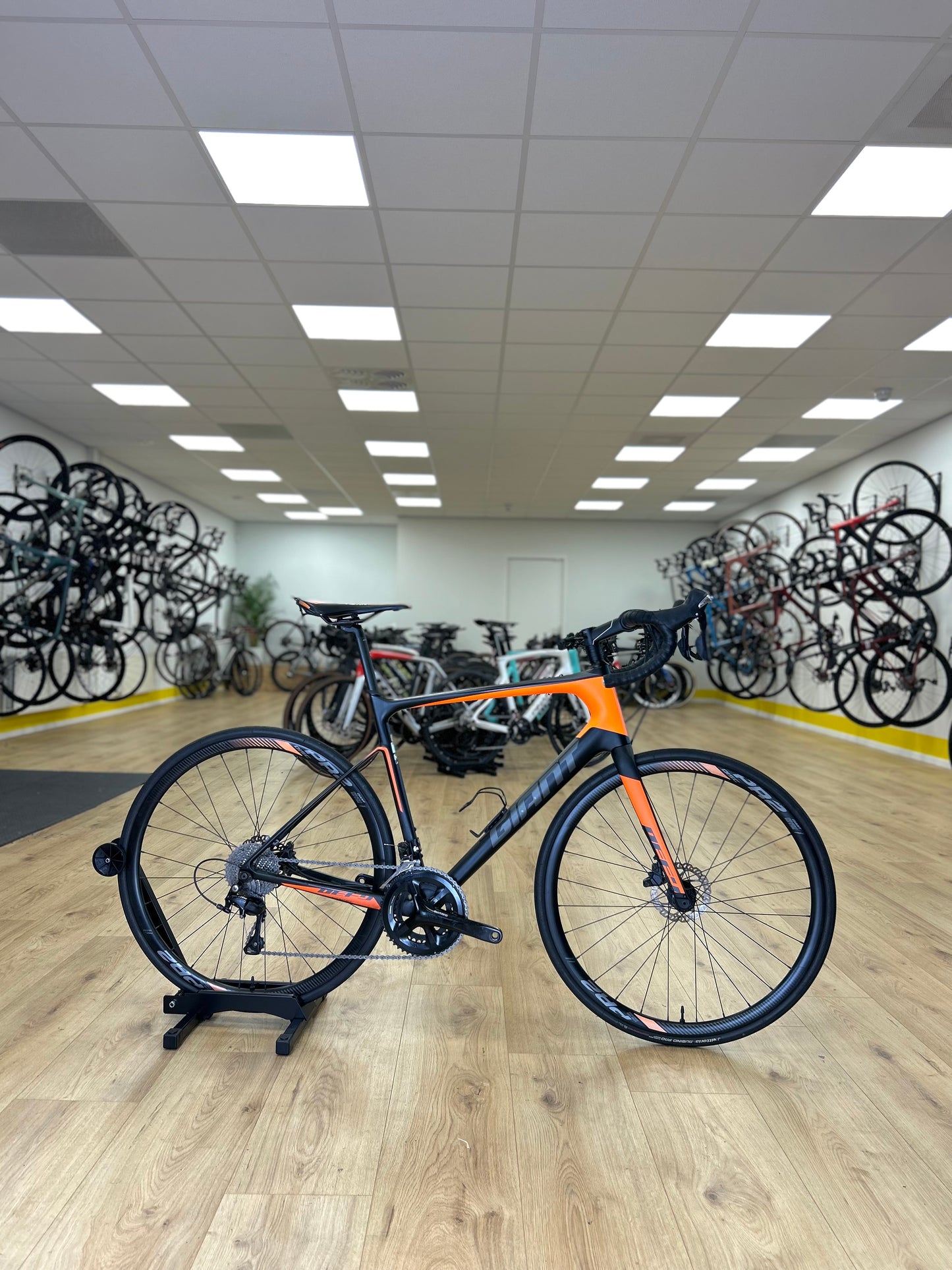 Giant Defy Carbon Disc Racefiets
