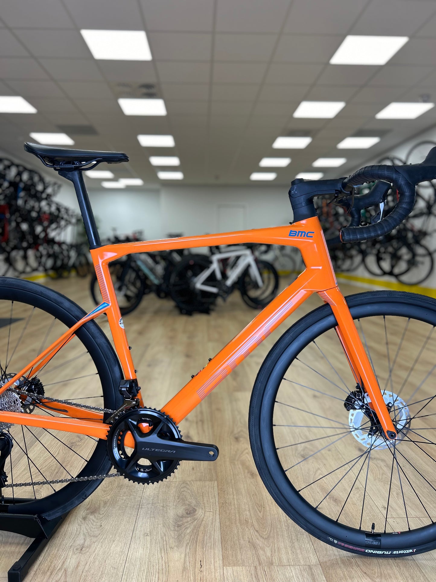 NIEUW BMC RoadMachine One Di2 Carbon Disc Racefiets