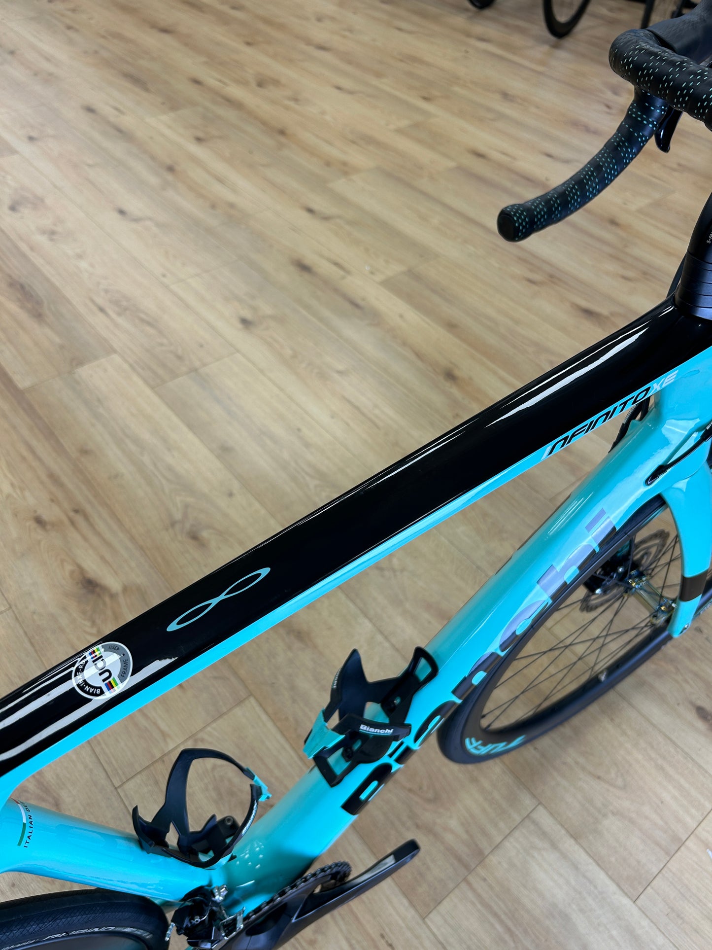 Bianchi Infinito Carbon Disc Racefiets