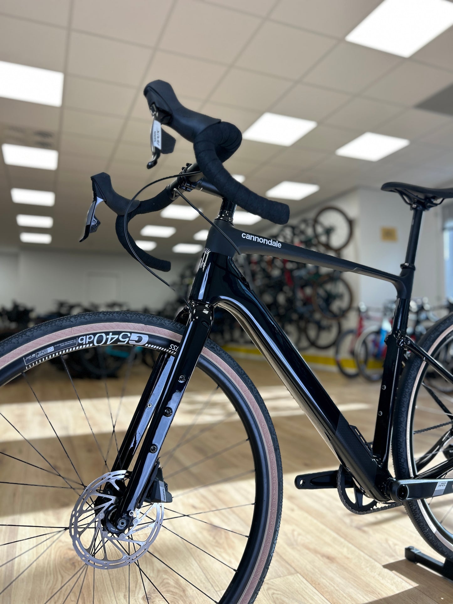 SHOWROOM MODEL Cannondale Topstone LG AXS Gravel Fiets