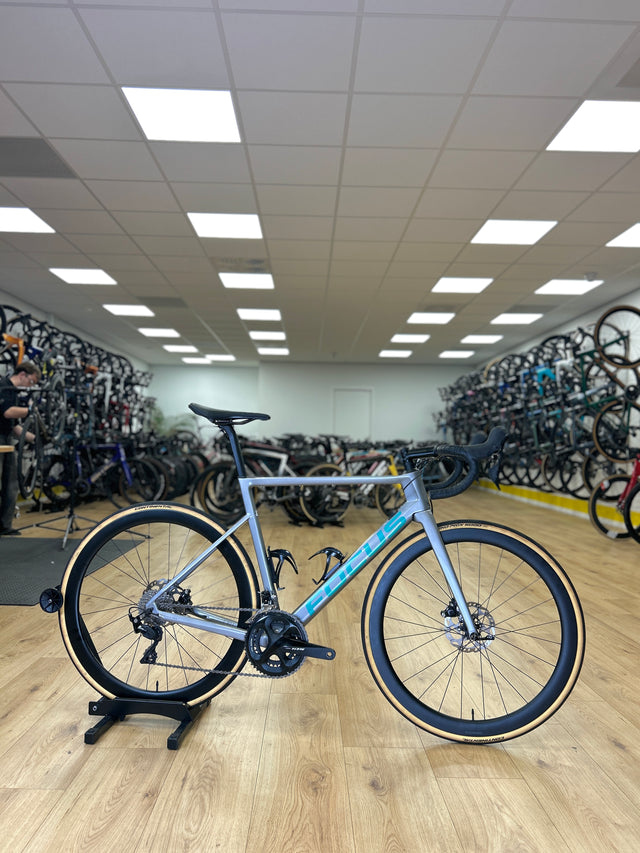 Focus Izalco MAX Disc 8.7 Carbon Racefiets