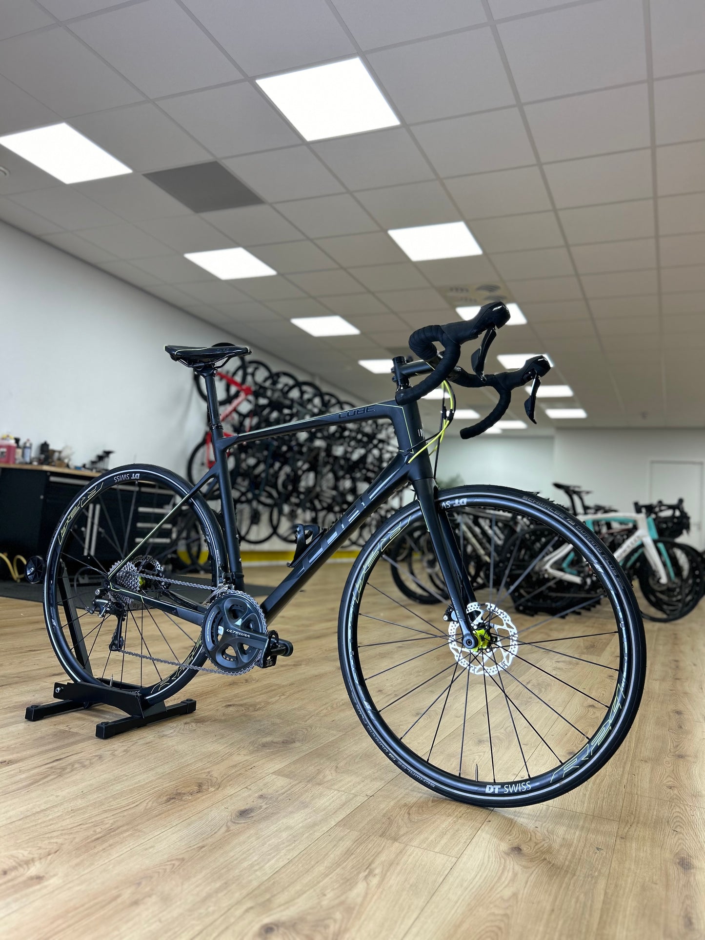 Cube Attain Carbon Disc Racefiets