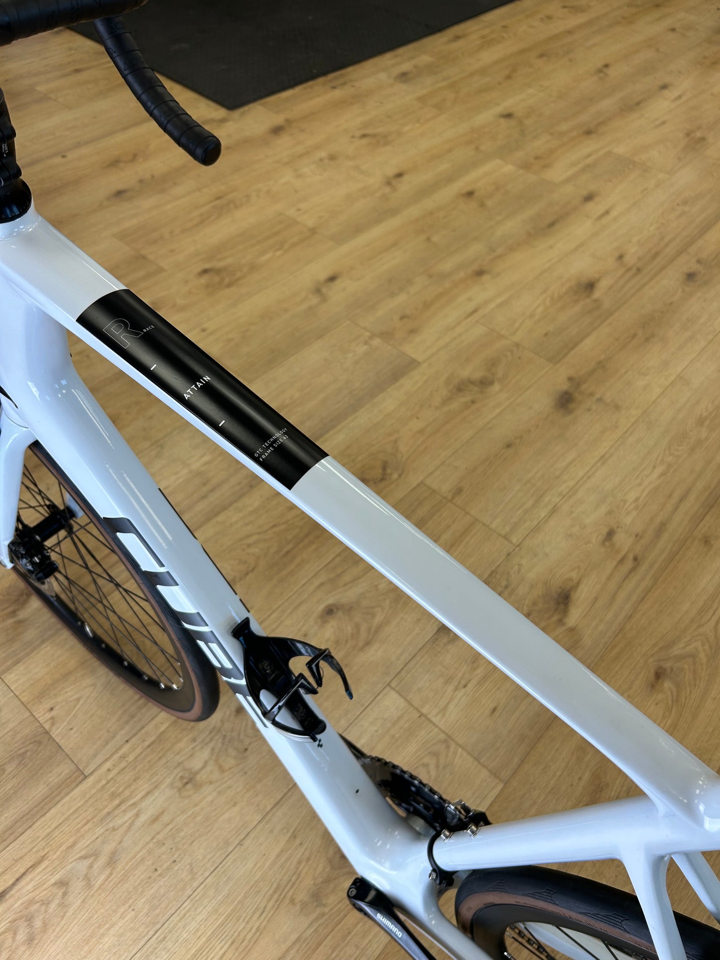 Cube Attain Carbon Disc Racefiets
