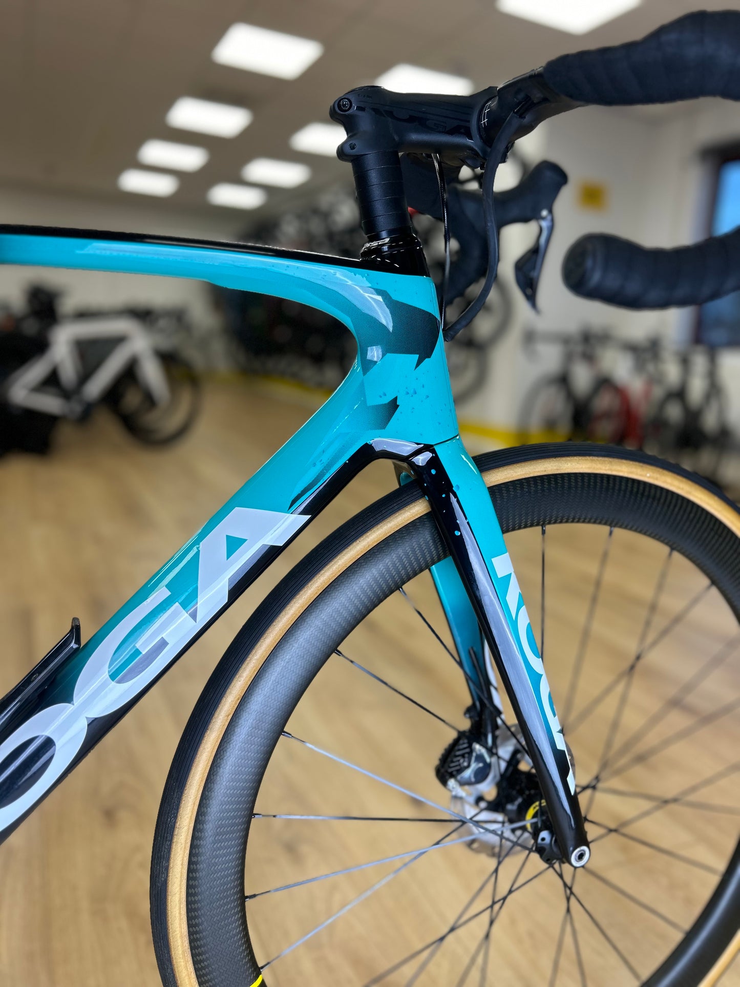 Koga Beat Premium Di2 Ultegra Disc Carbon Racefiets