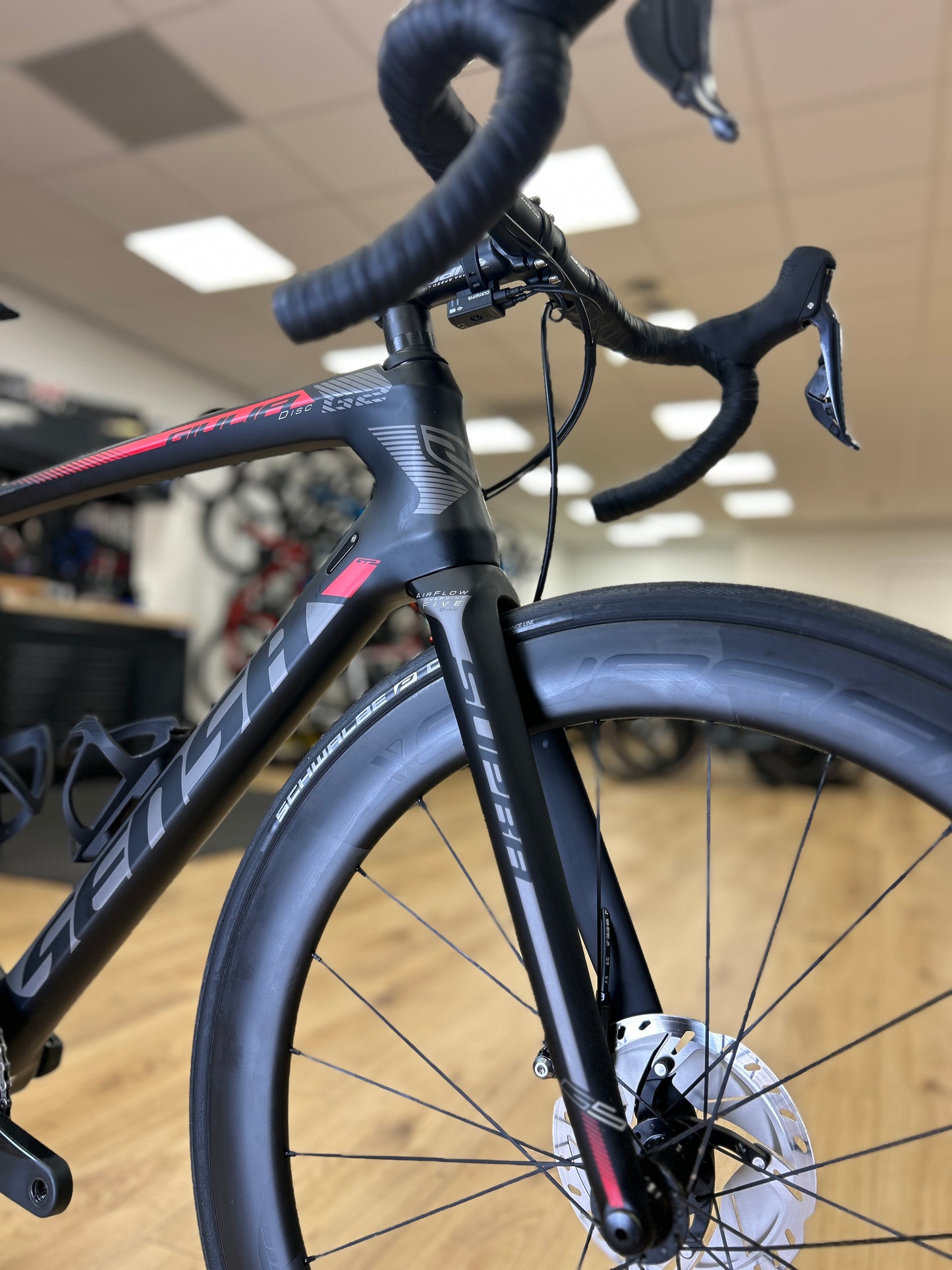 SHOWROOM MODEL Sensa Guilia G2 Di2 Carbon Racefiets