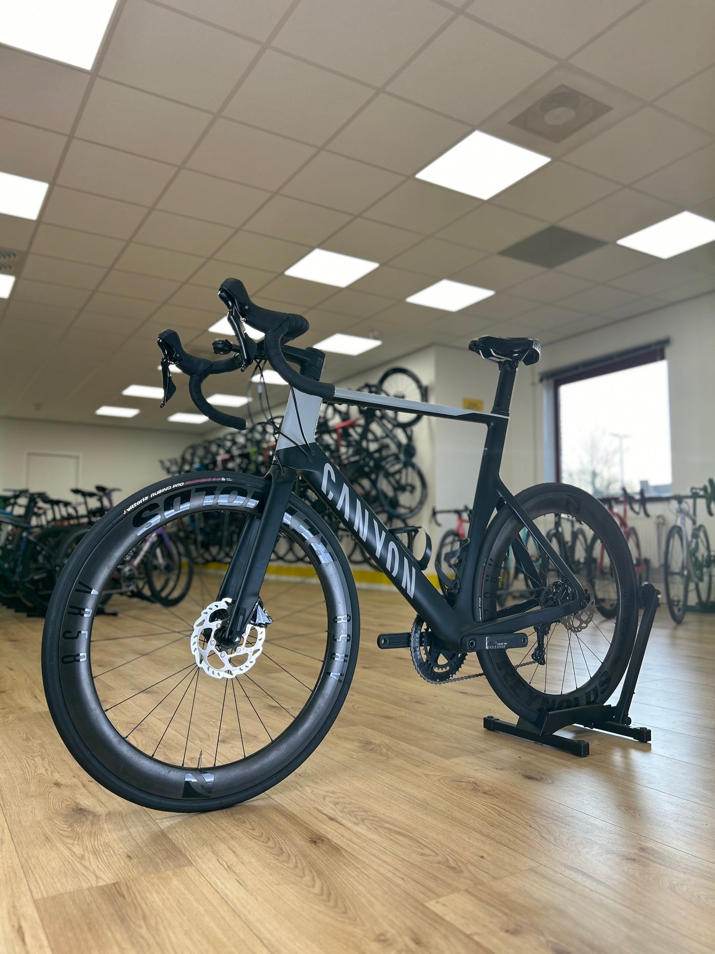 XXL Canyon Aeroad Carbon Disc Road Bike