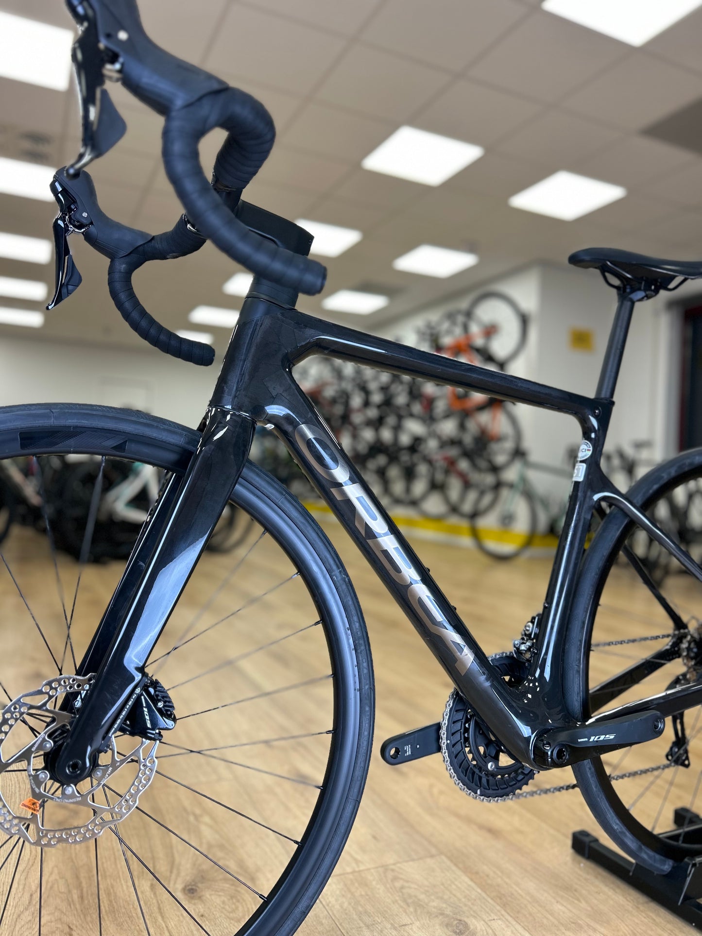 SHOWROOM MODEL Orbea Orca M30 Carbon Disc Racefiets