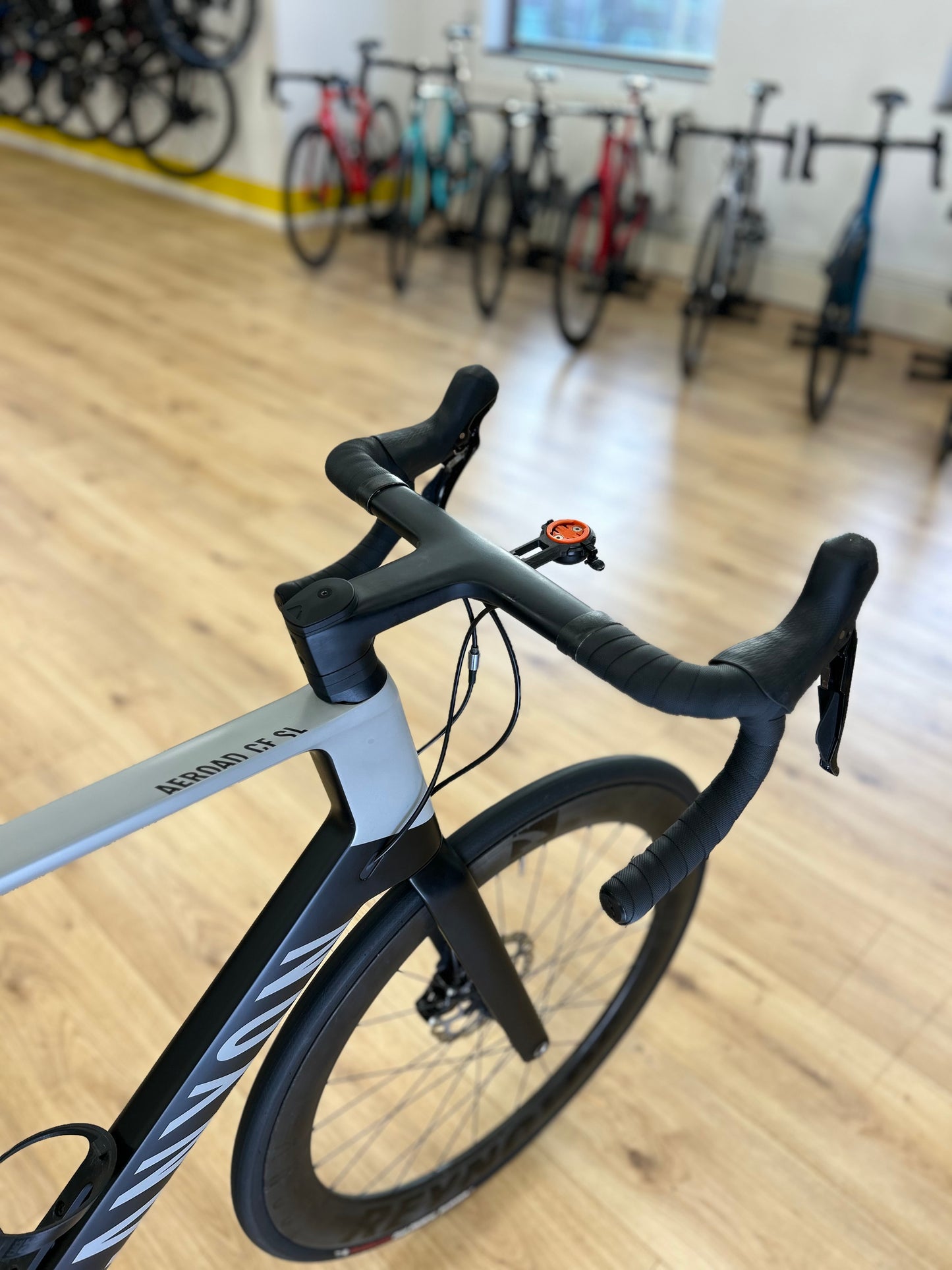 XXL Canyon Aeroad Carbon Disc Road Bike