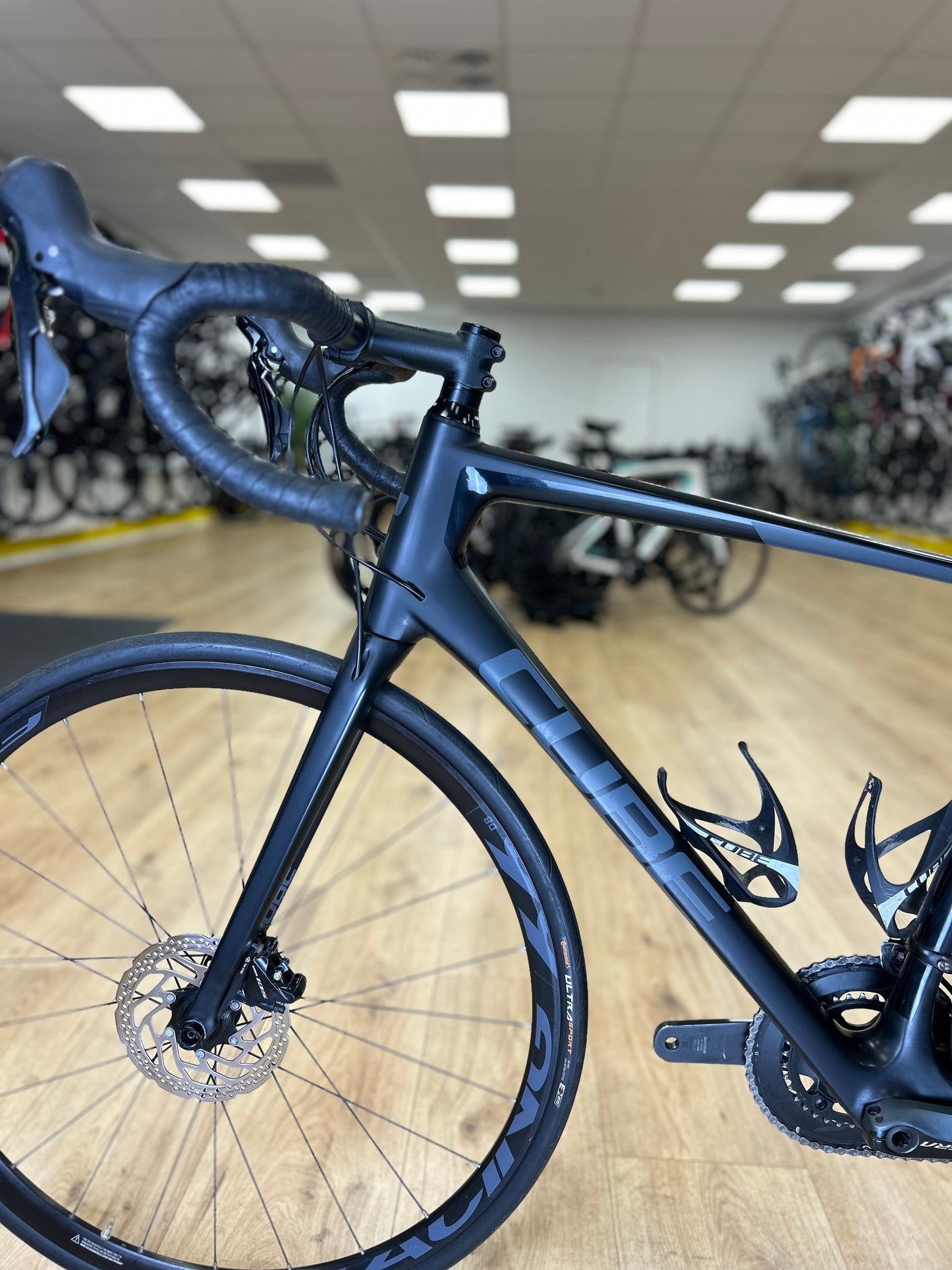 Cube Attain Carbon Disc Racefiets
