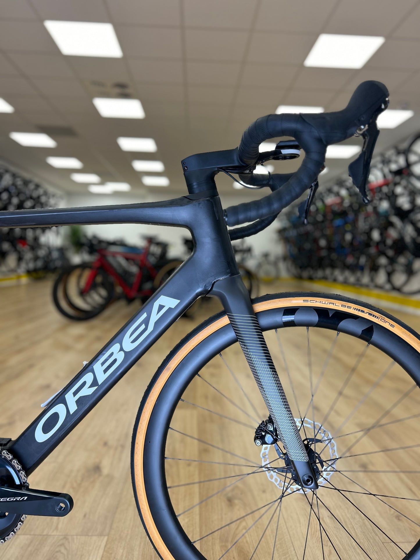 0km Showroom Model Orbea Gain M20 Ultegra Carbon Racing Bike