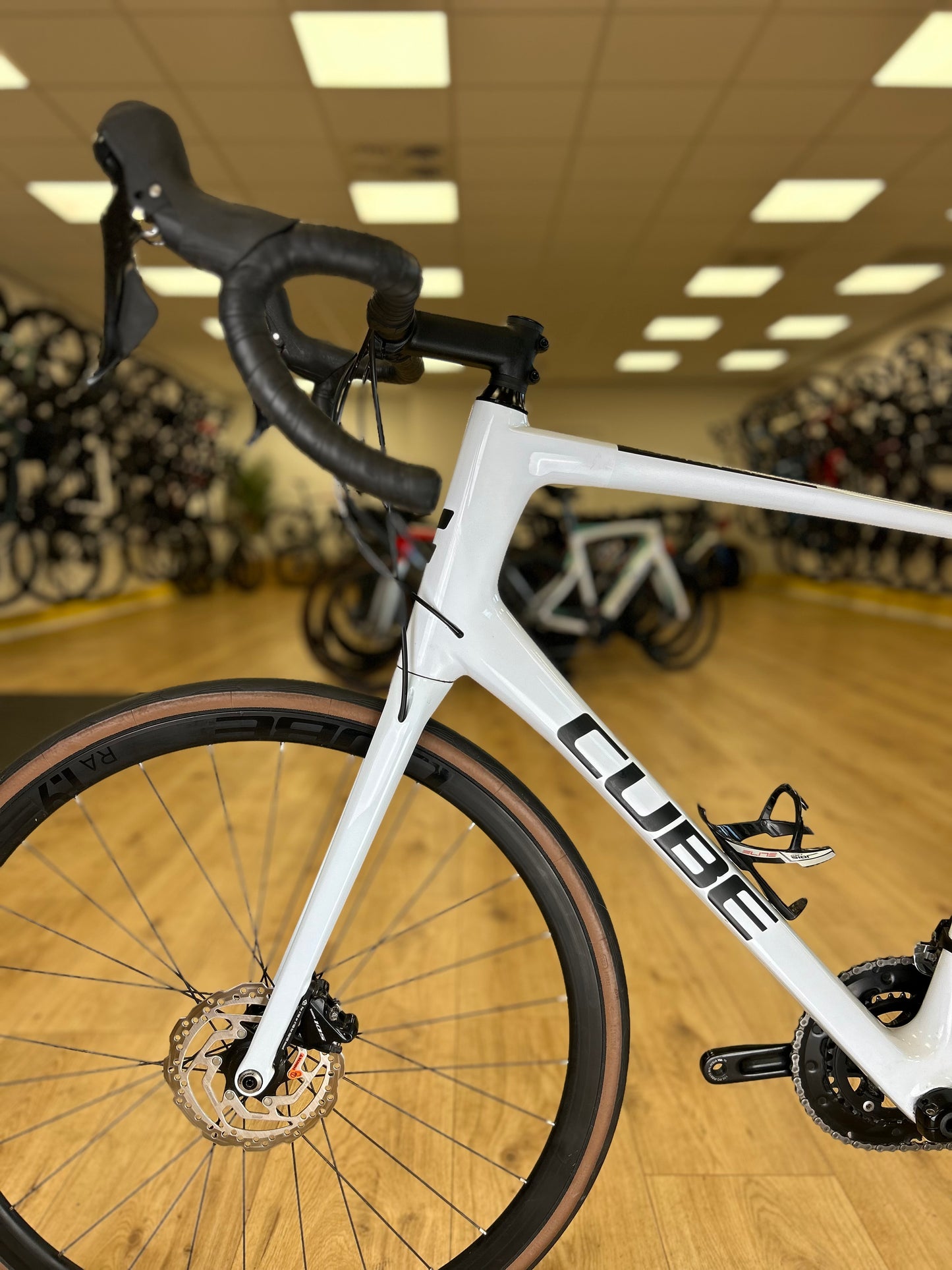Cube Attain Carbon Disc Racefiets