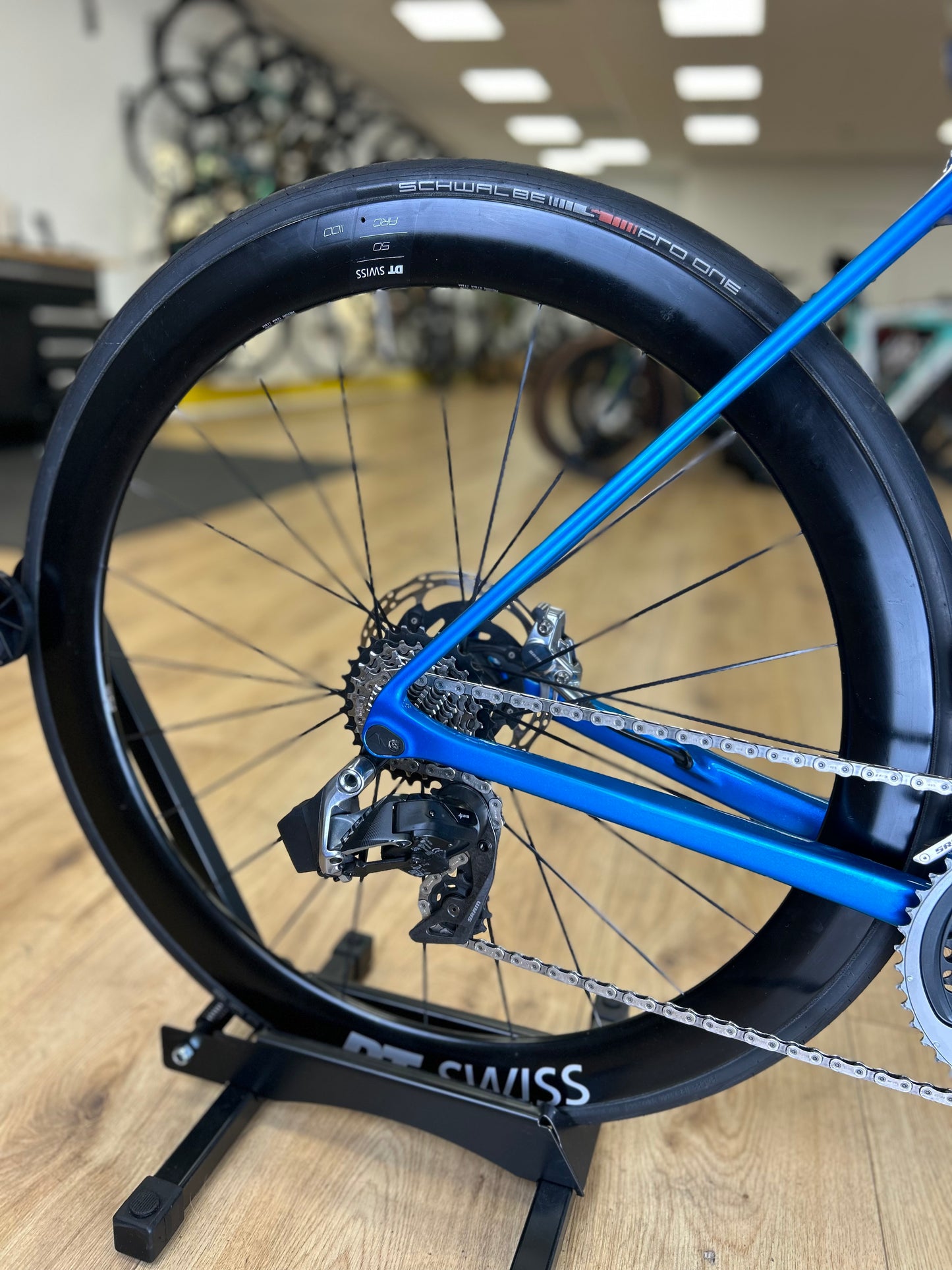 Canyon Ultimate eTap Red Carbon Disc Racefiets