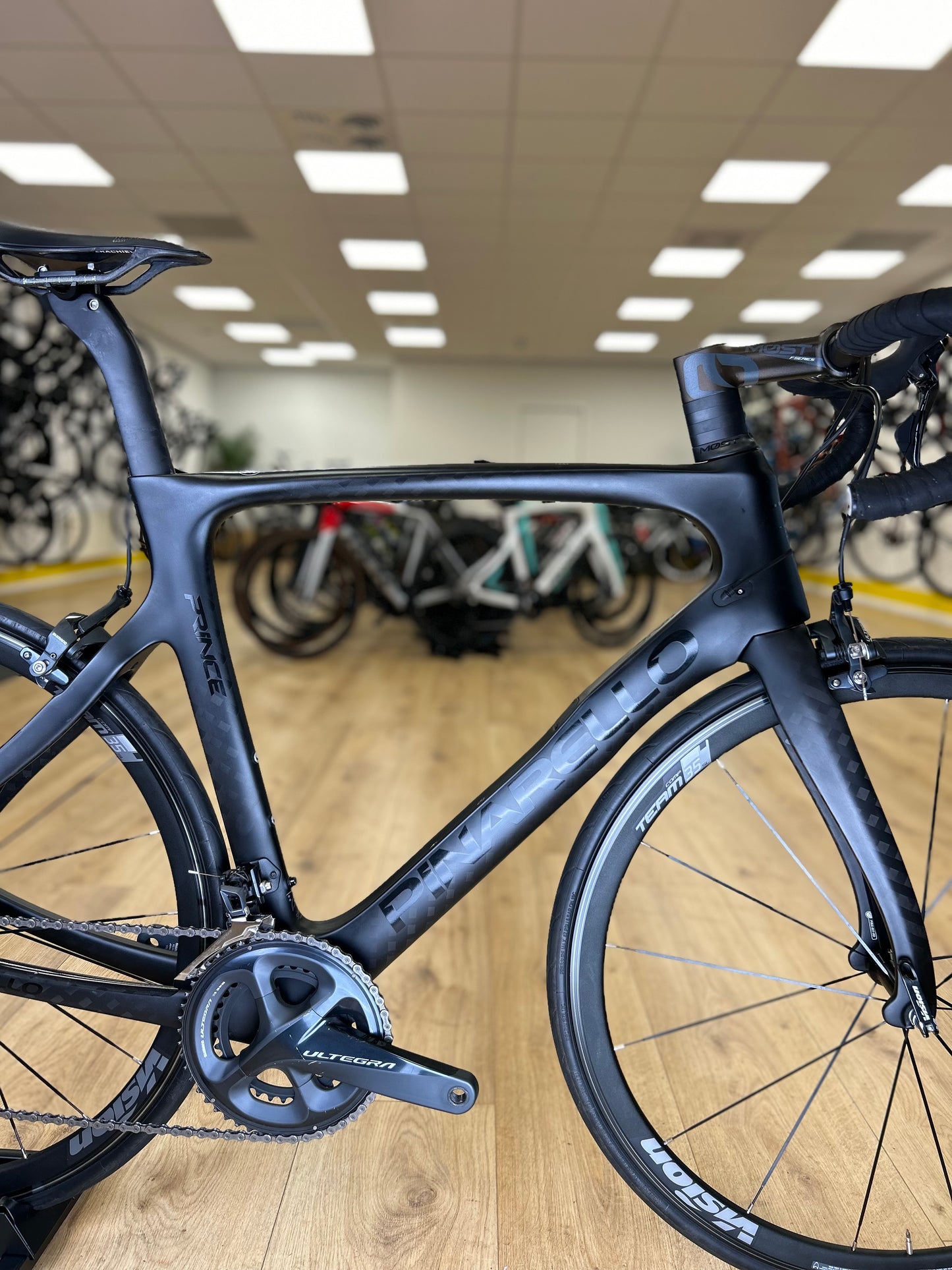 500km Pinarello Prince Carbon Racefiets