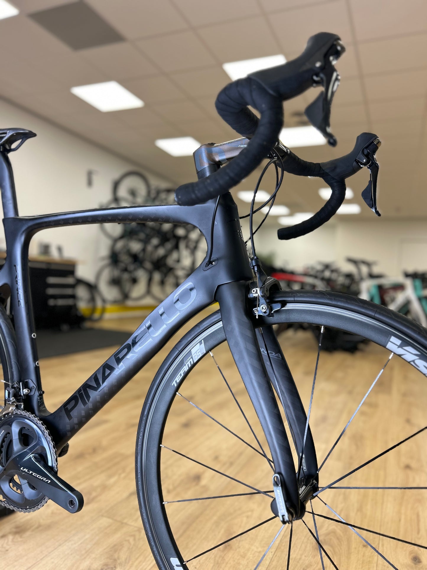 500km Pinarello Prince Carbon Racefiets