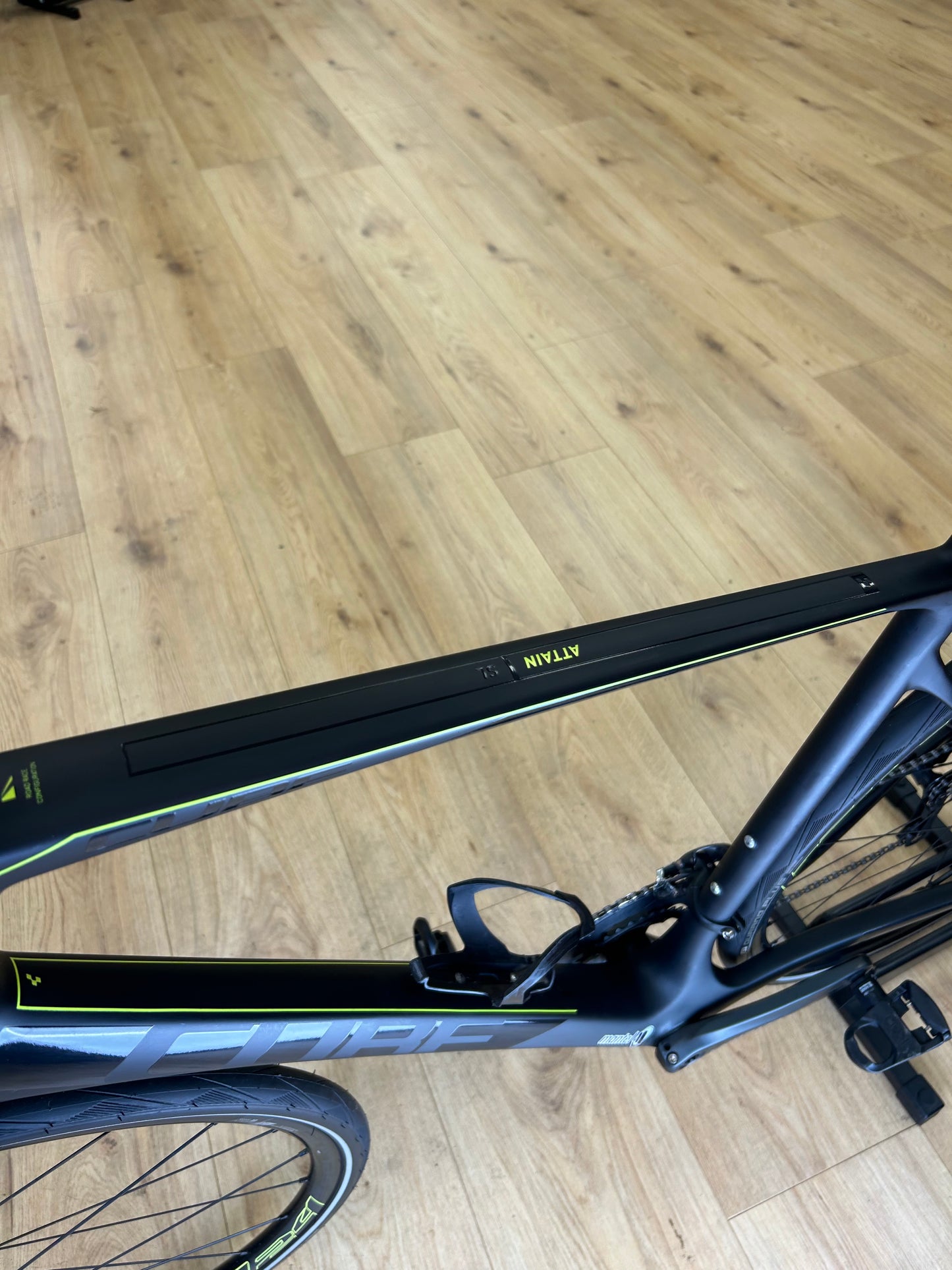 Cube Attain Carbon Disc Racefiets