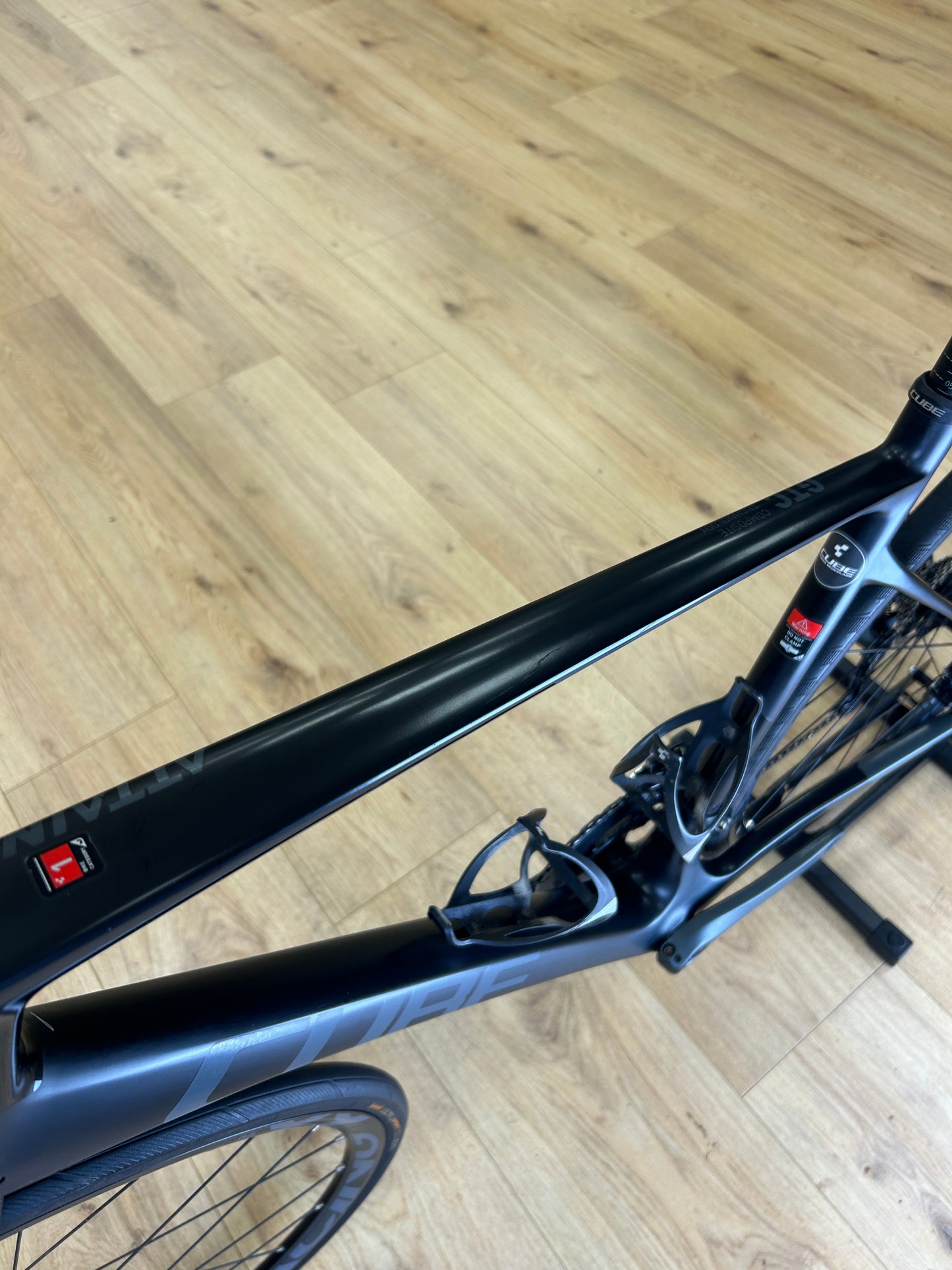 Cube Attain Carbon Disc Racefiets