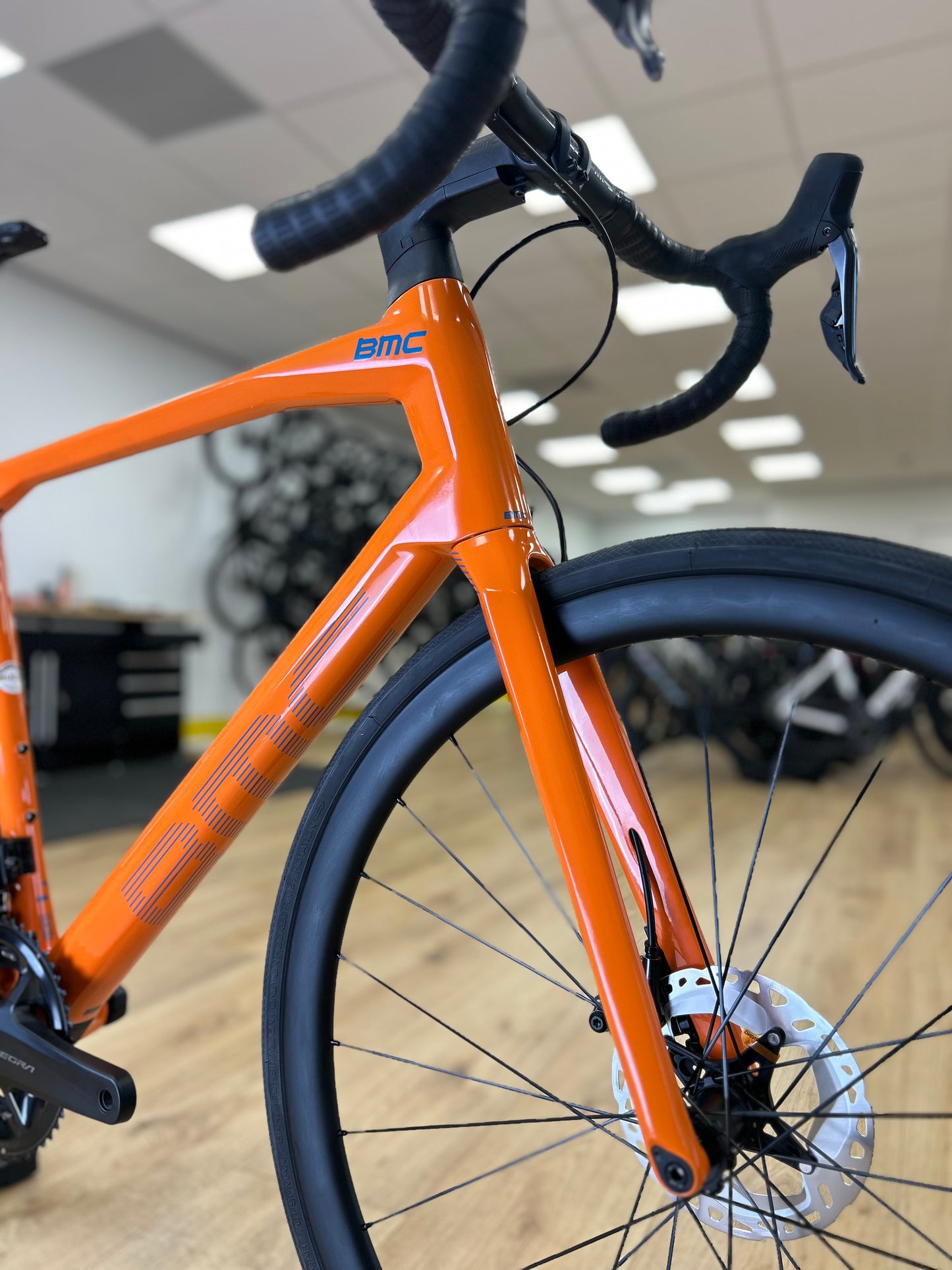 NIEUW BMC RoadMachine One Di2 Carbon Disc Racefiets