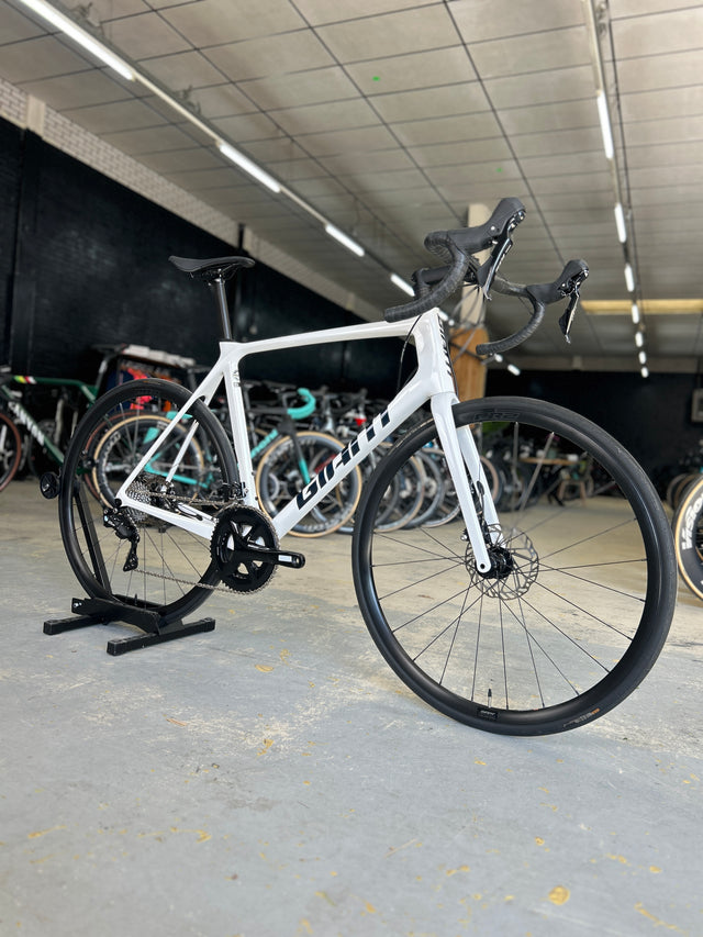 NEW Giant TCR Advanced 2 Carbon Road Bike