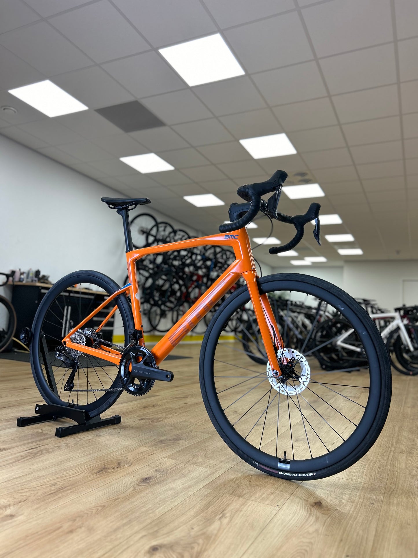 NIEUW BMC RoadMachine One Di2 Carbon Disc Racefiets