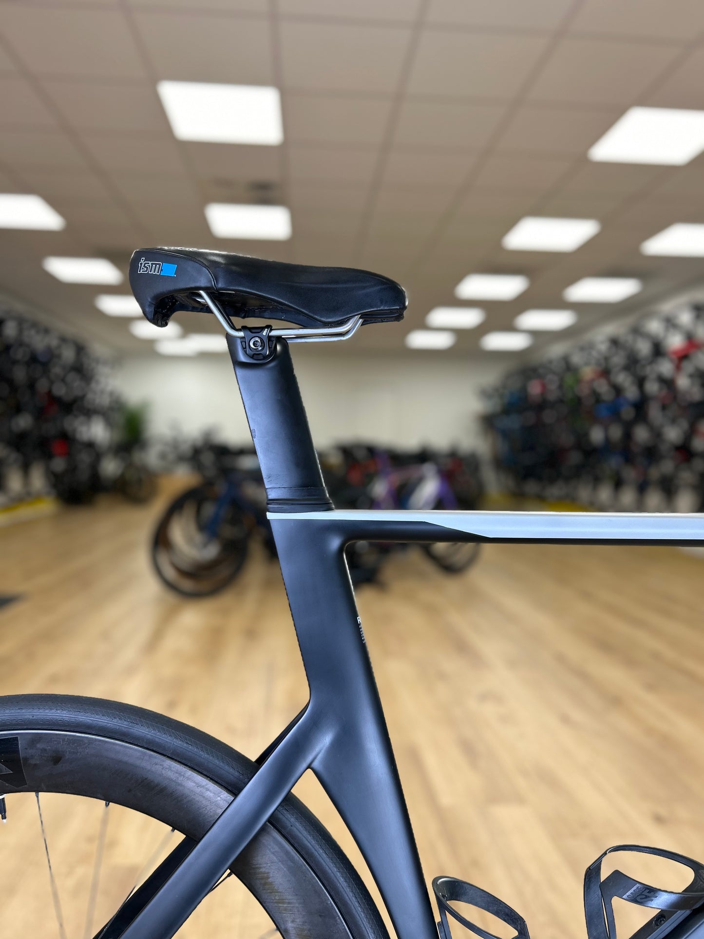 XXL Canyon Aeroad Carbon Disc Road Bike