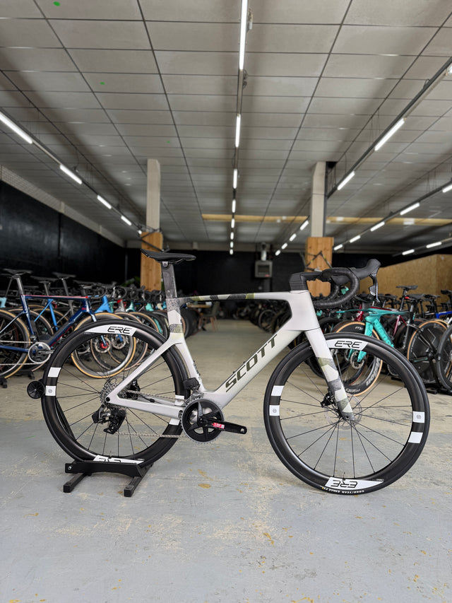 Showroom Model Scott Foil RC30 AXS Carbon Race Bike