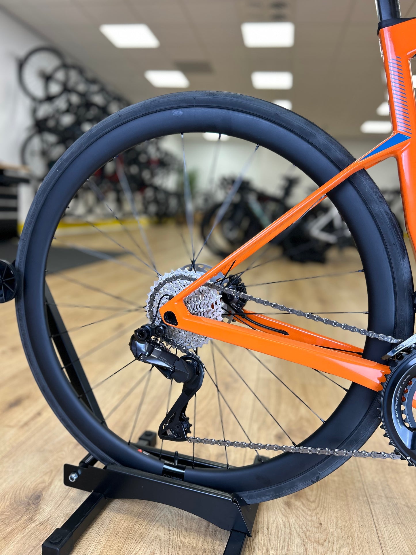 NIEUW BMC RoadMachine One Di2 Carbon Disc Racefiets