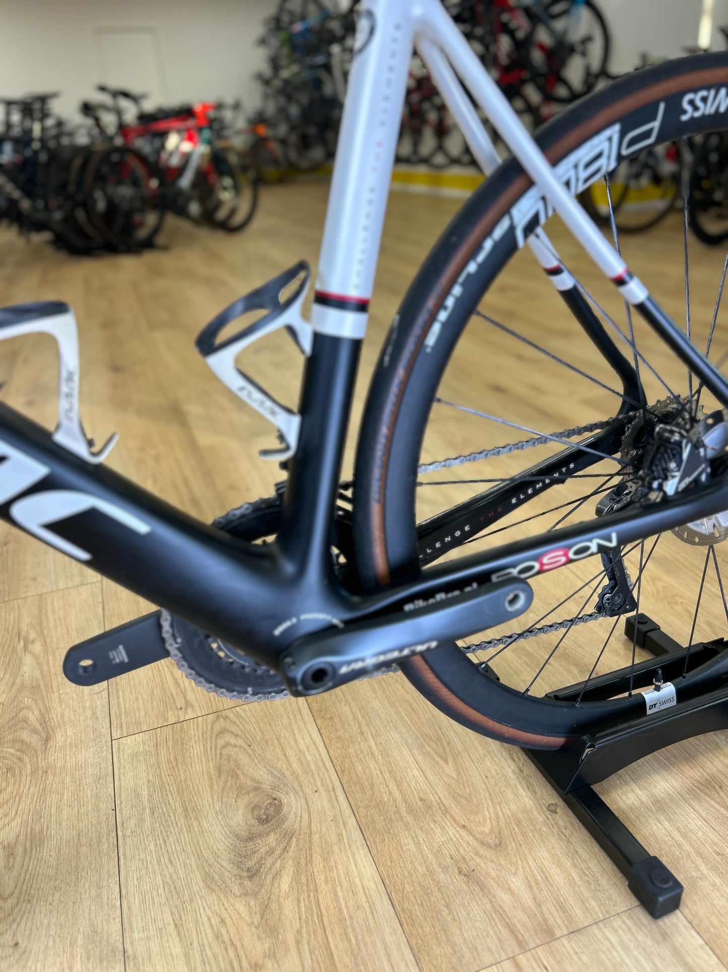 Isaac Element Di2 Carbon Racefiets
