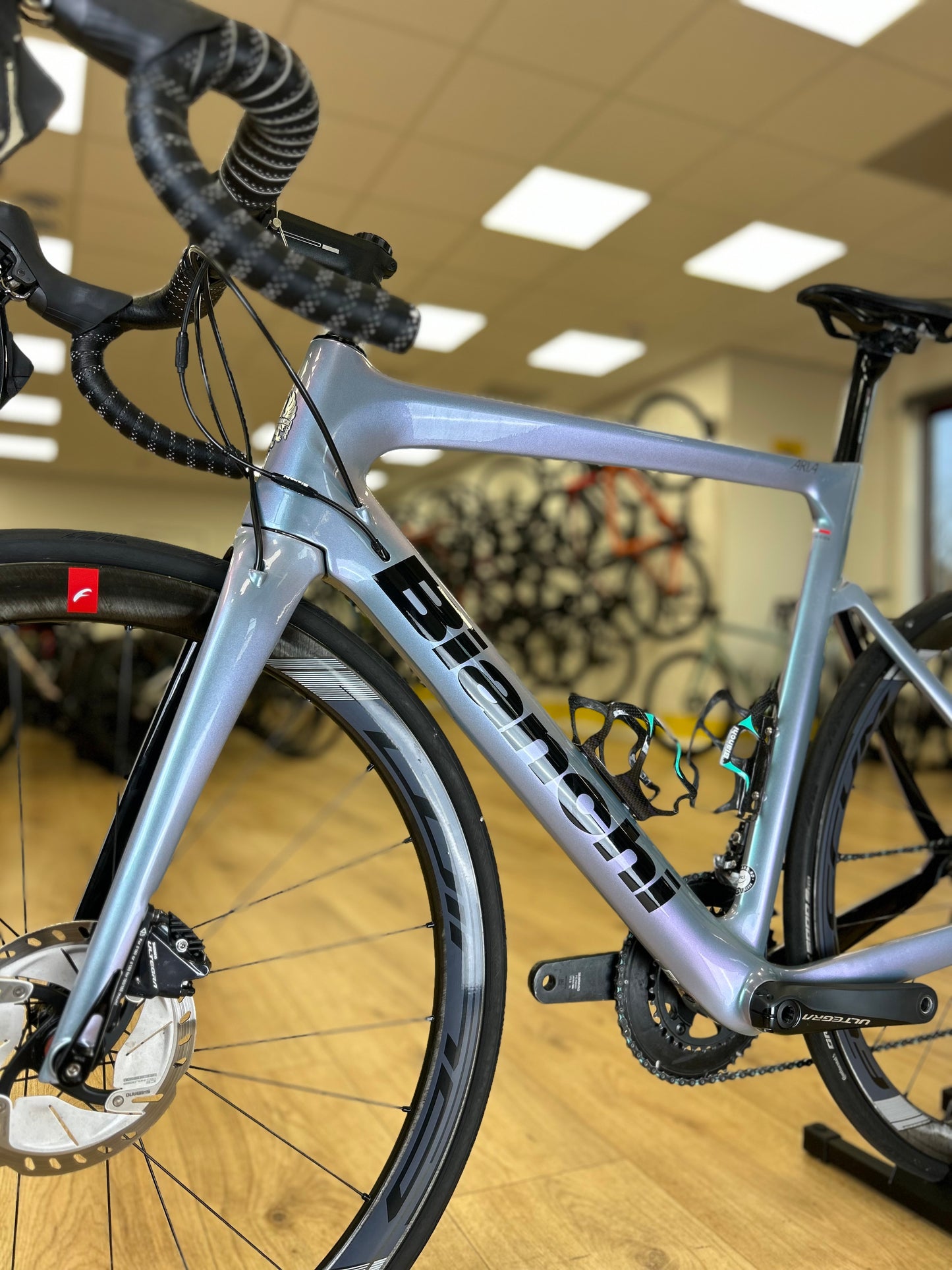 2500km Bianchi Aria Ultegra Carbon Disc Racefiets