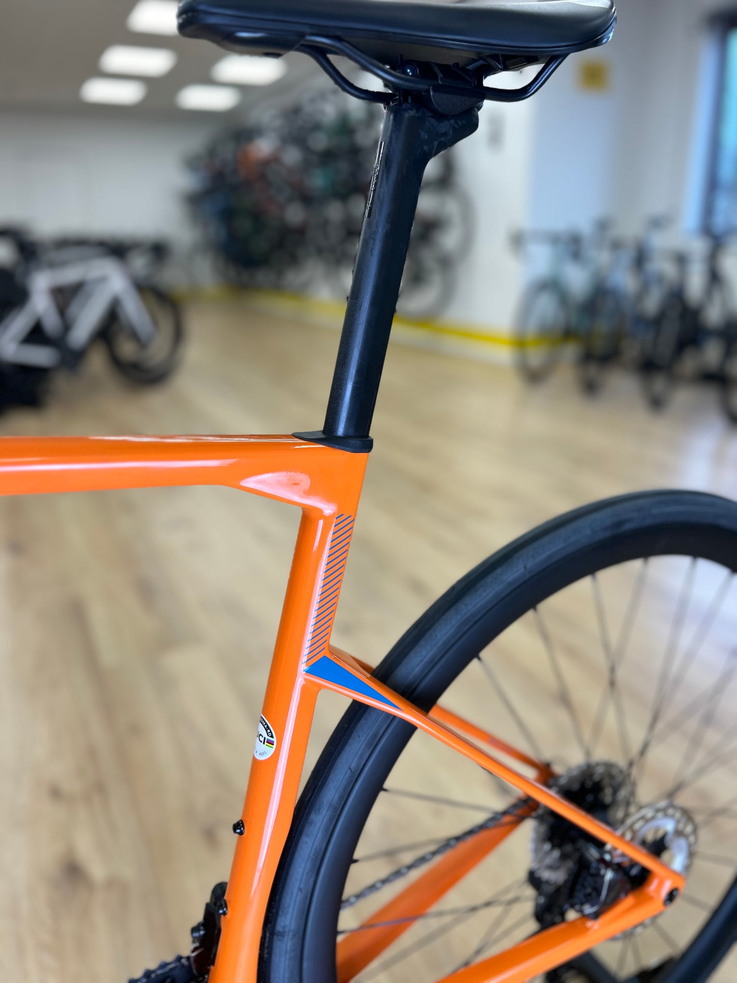 NIEUW BMC RoadMachine One Di2 Carbon Disc Racefiets