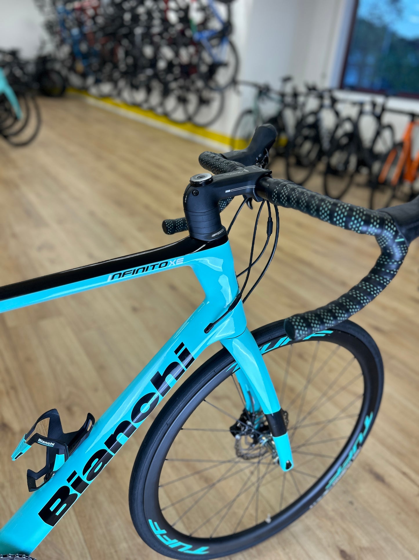 Bianchi Infinito Carbon Disc Racefiets